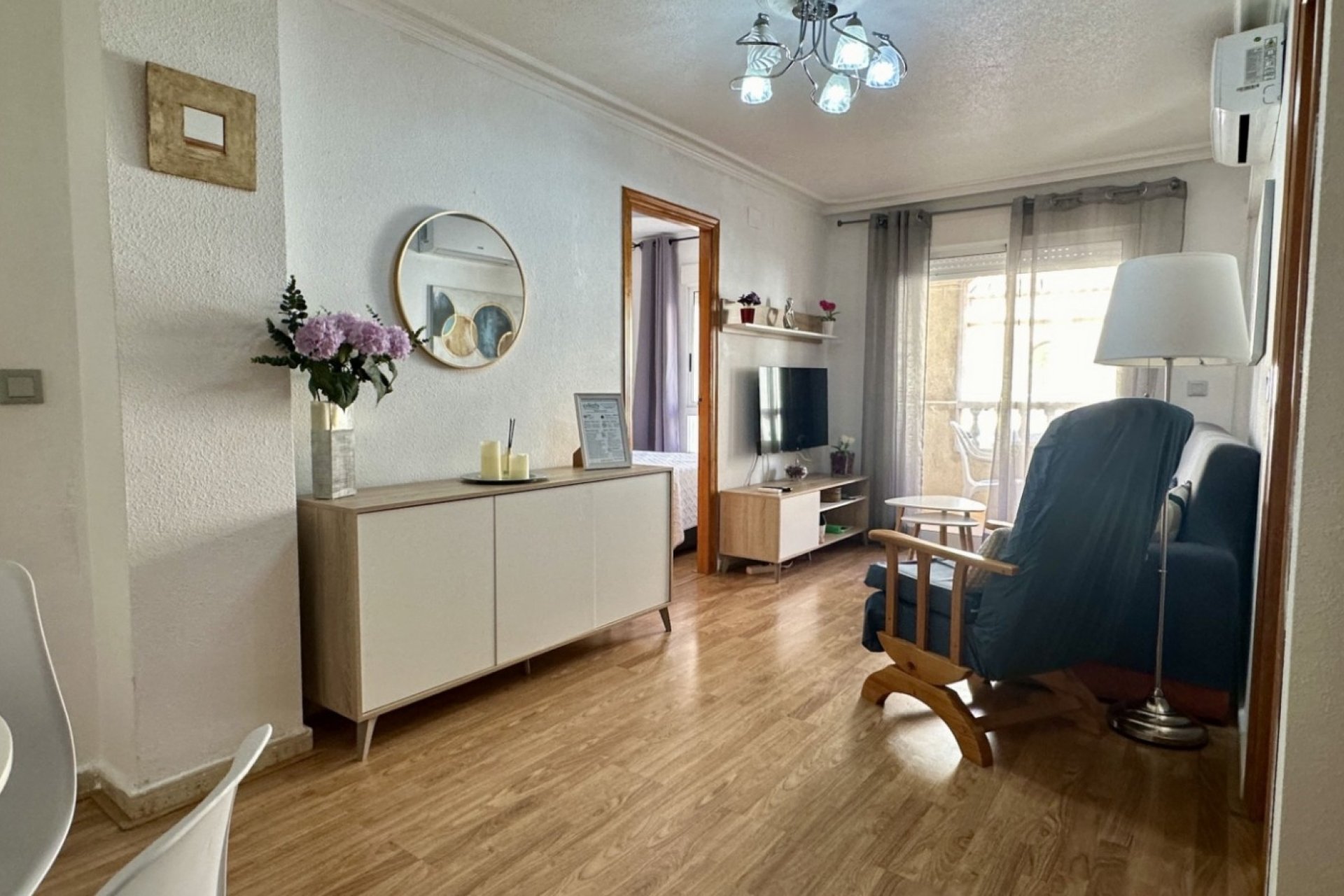 Reventa - Apartamento / piso -
Torrevieja - Playa Los Naufragos