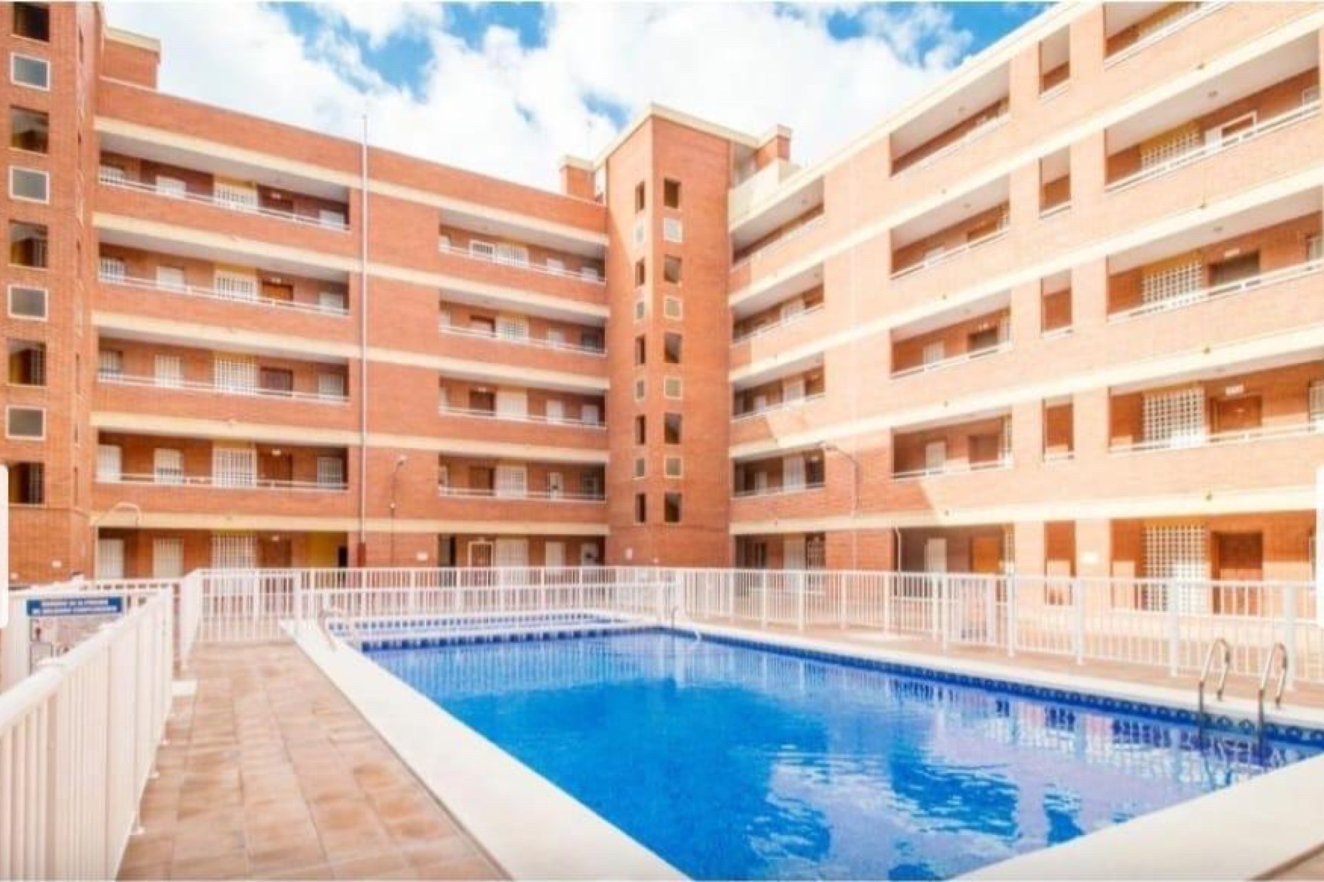 Reventa - Apartamento / piso -
Torrevieja - Playa Los Naufragos
