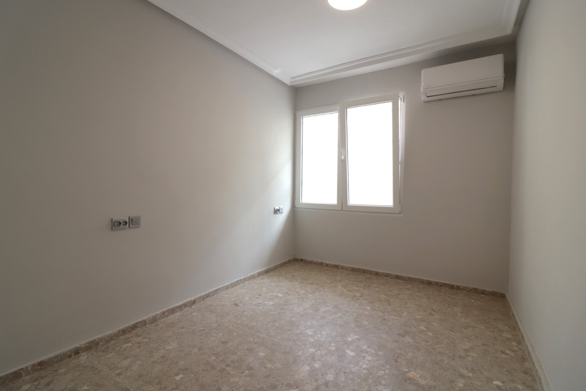 Reventa - Apartamento / piso -
Torrevieja - Torre La Mata