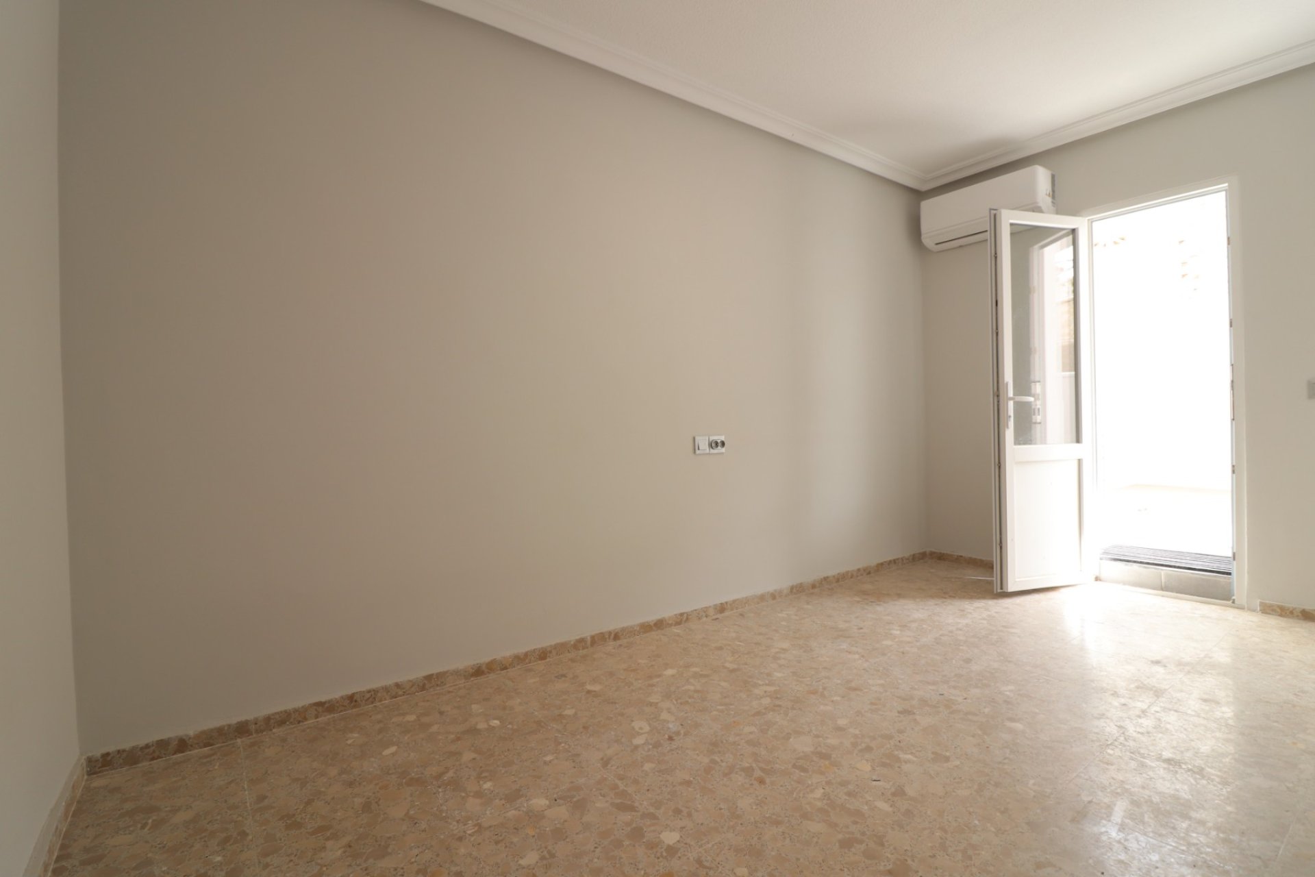 Reventa - Apartamento / piso -
Torrevieja - Torre La Mata