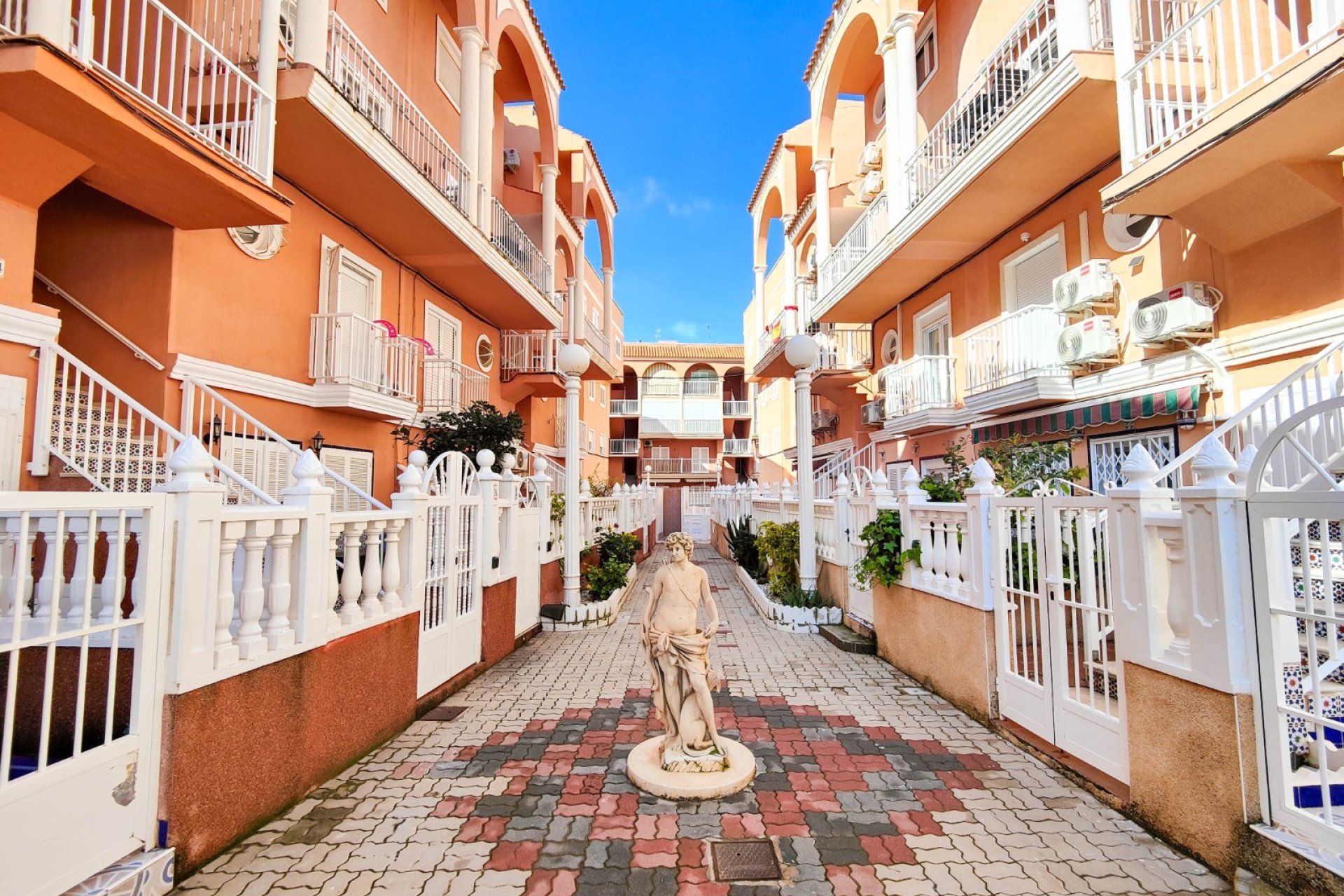 Reventa - Apartamento / piso -
Torrevieja - Torre La Mata