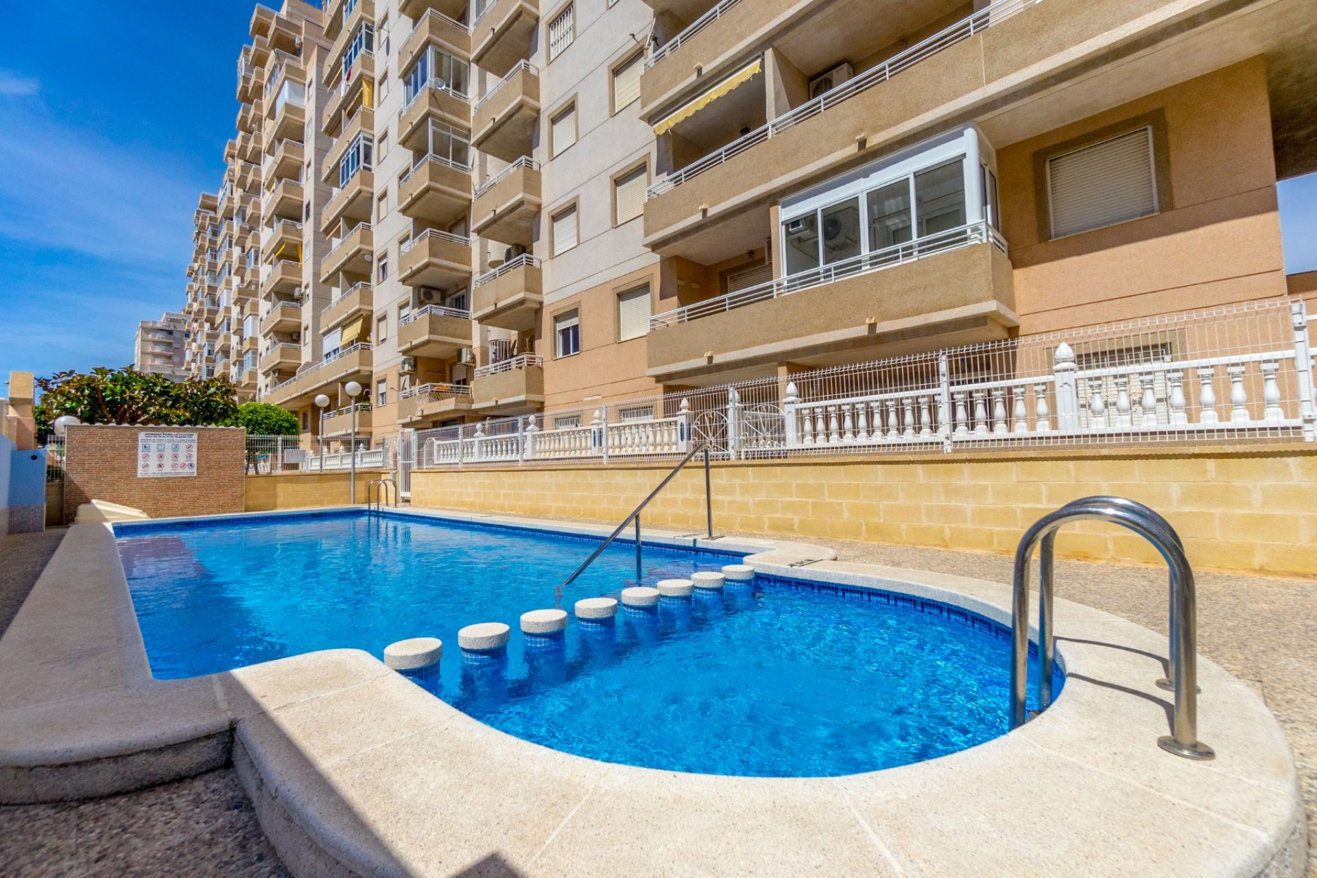 Reventa - Apartamento / piso -
Torrevieja - Torrevieja - Centre
