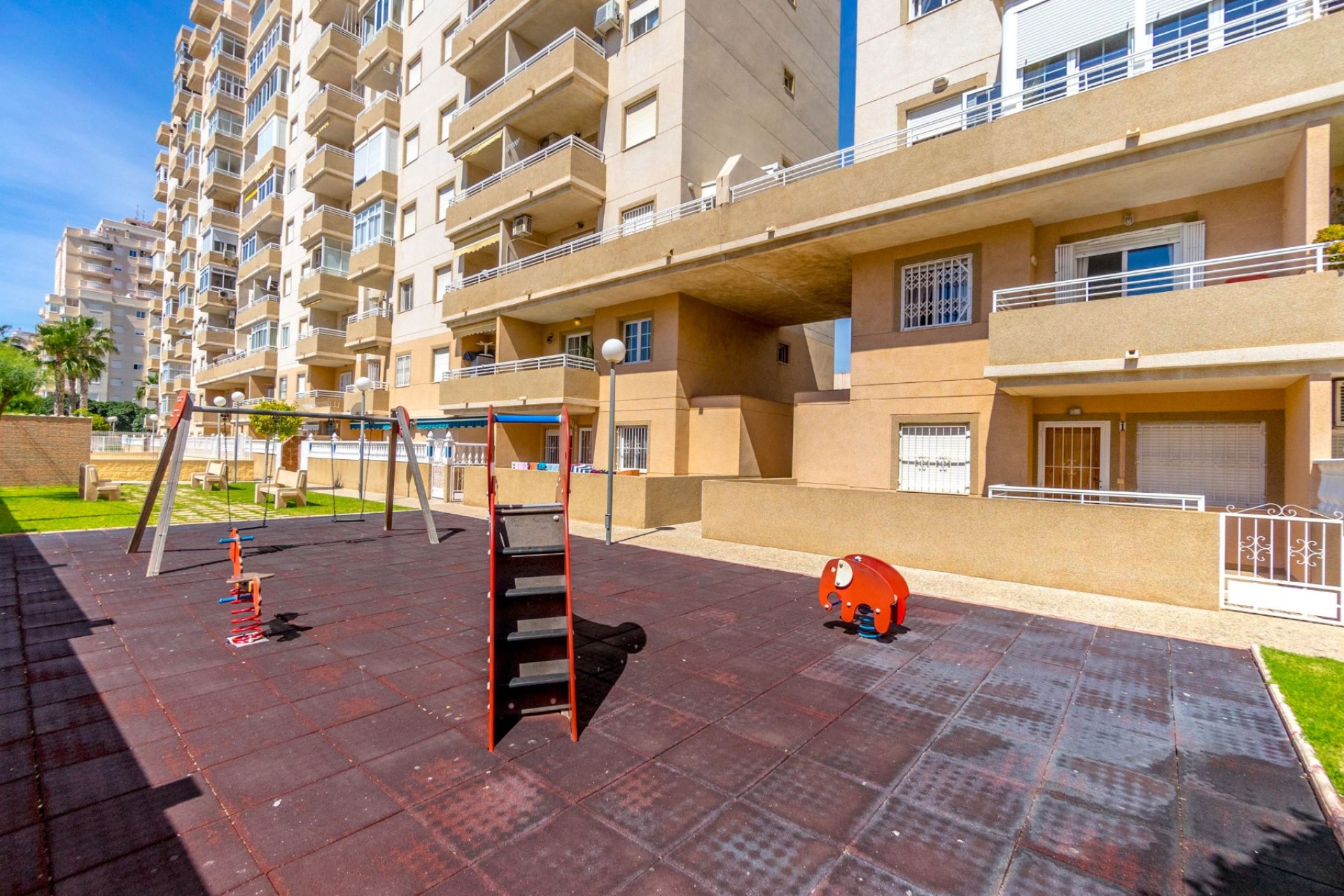 Reventa - Apartamento / piso -
Torrevieja - Torrevieja - Centre