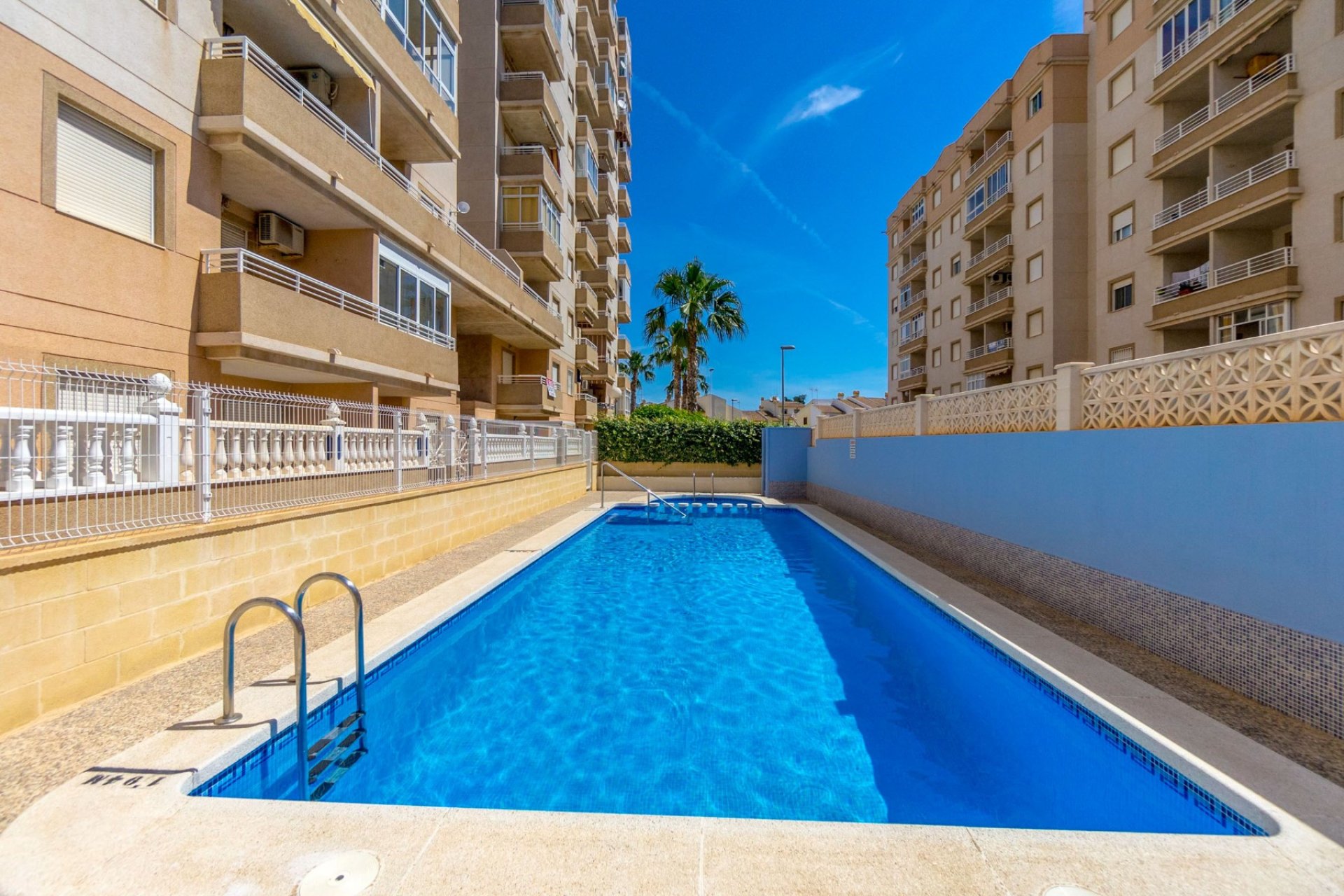 Reventa - Apartamento / piso -
Torrevieja - Torrevieja - Centre