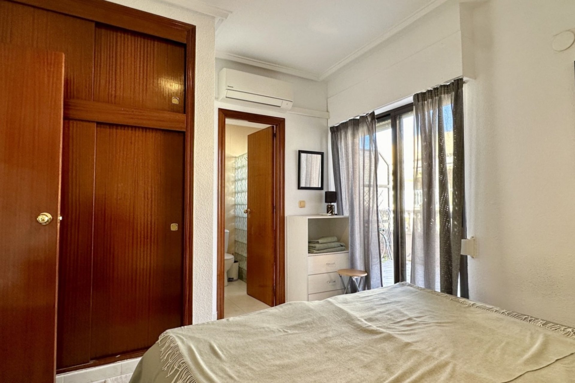 Reventa - Apartamento / piso -
Torrevieja - Torrevieja - Centre