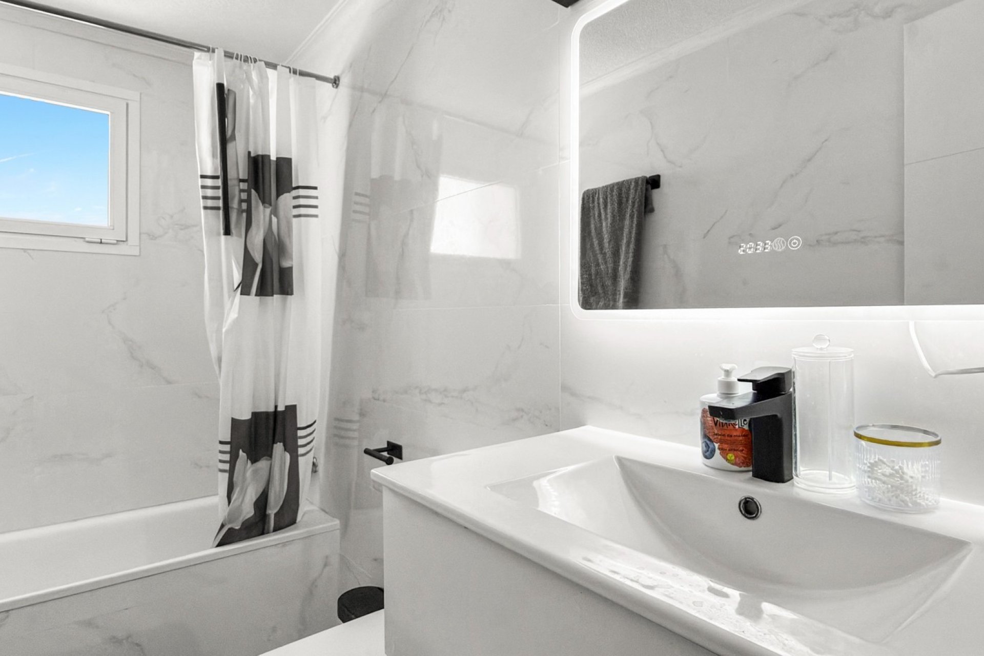 Reventa - Apartamento / piso -
Torrevieja - Torrevieja - Centre