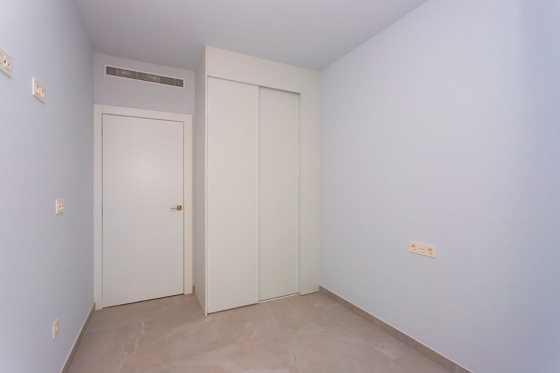 Reventa - Apartamento / piso -
Torrevieja - Torrevieja - Centre