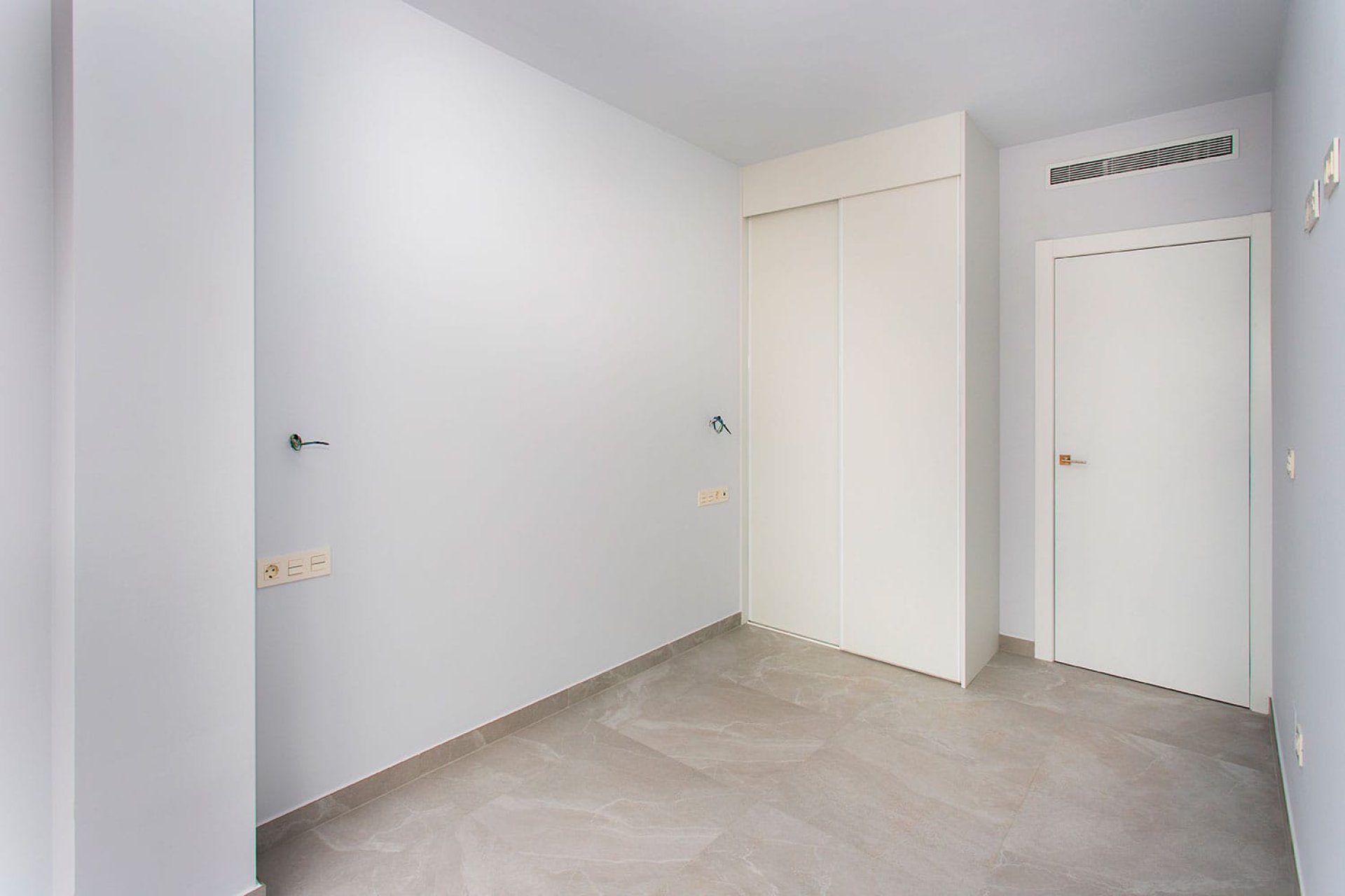 Reventa - Apartamento / piso -
Torrevieja - Torrevieja - Centre
