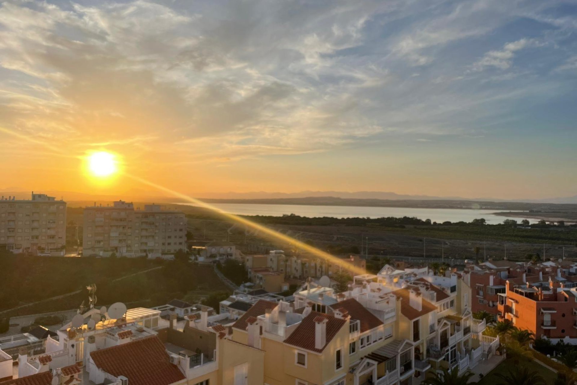 Reventa - Ático -
Torrevieja - Torre la mata