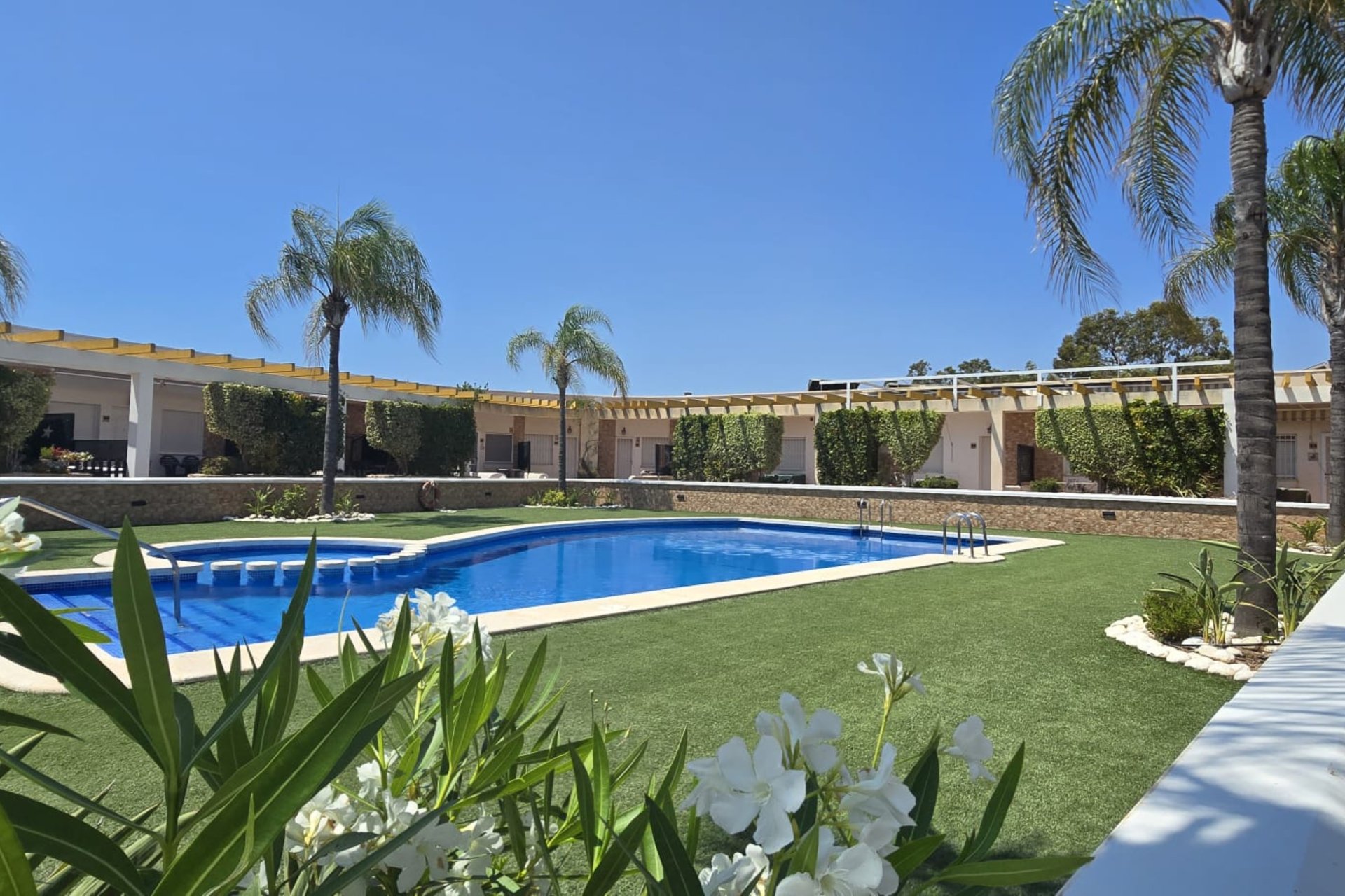 Reventa - Bungalow -
Orihuela Costa - Mil Palmeras