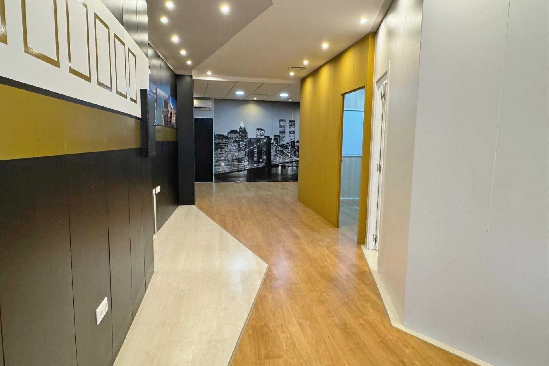 Reventa - Comercial -
Guardamar del Segura - Guardamar del Seguras*