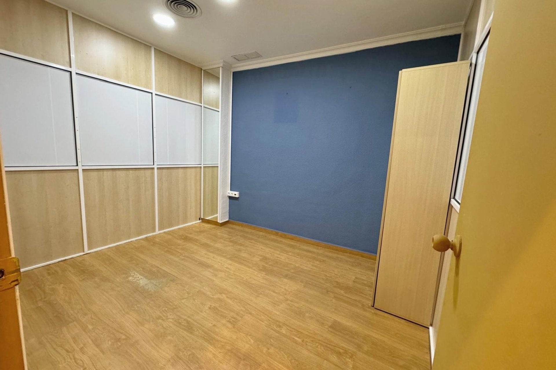 Reventa - Comercial -
Guardamar del Segura - Guardamar del Seguras*