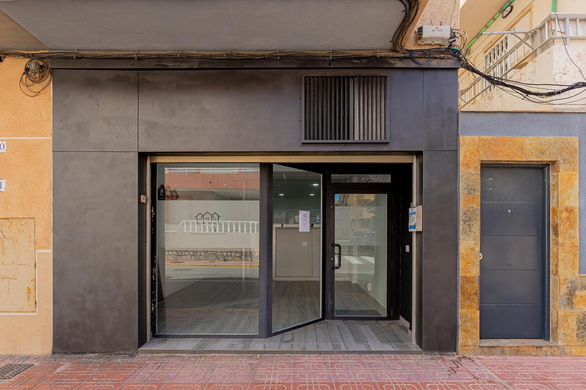 Reventa - Comercial -
Torrevieja - La Mata