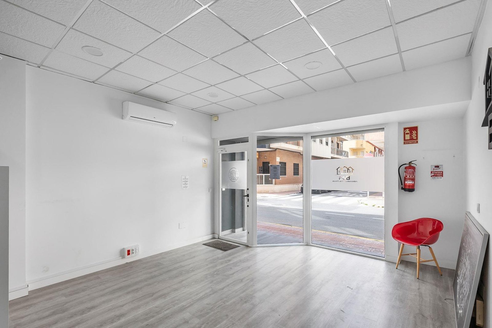 Reventa - Comercial -
Torrevieja - La Mata