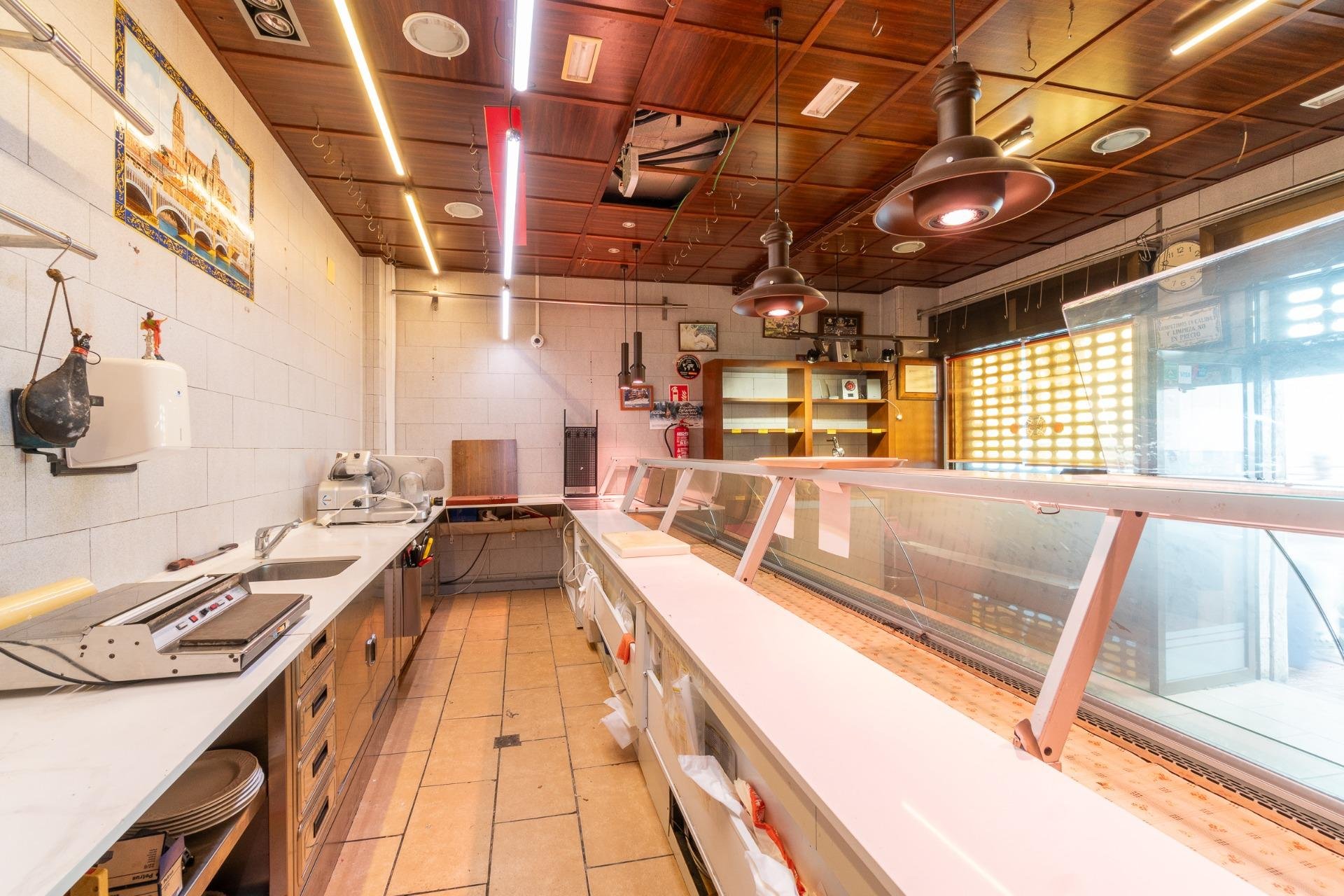 Reventa - Comercial -
Torrevieja - Paseo maritimo