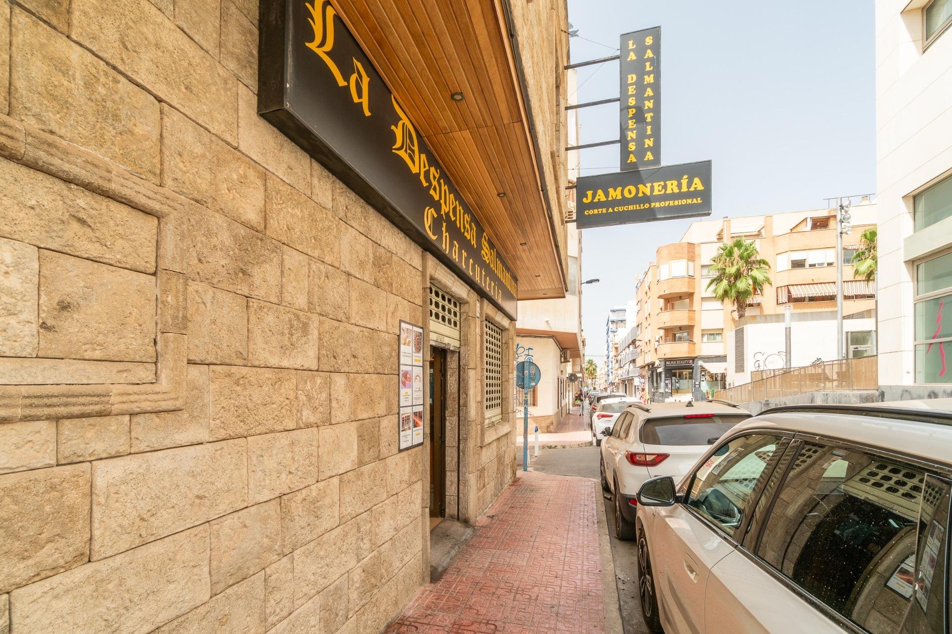 Reventa - Comercial -
Torrevieja - Paseo maritimo