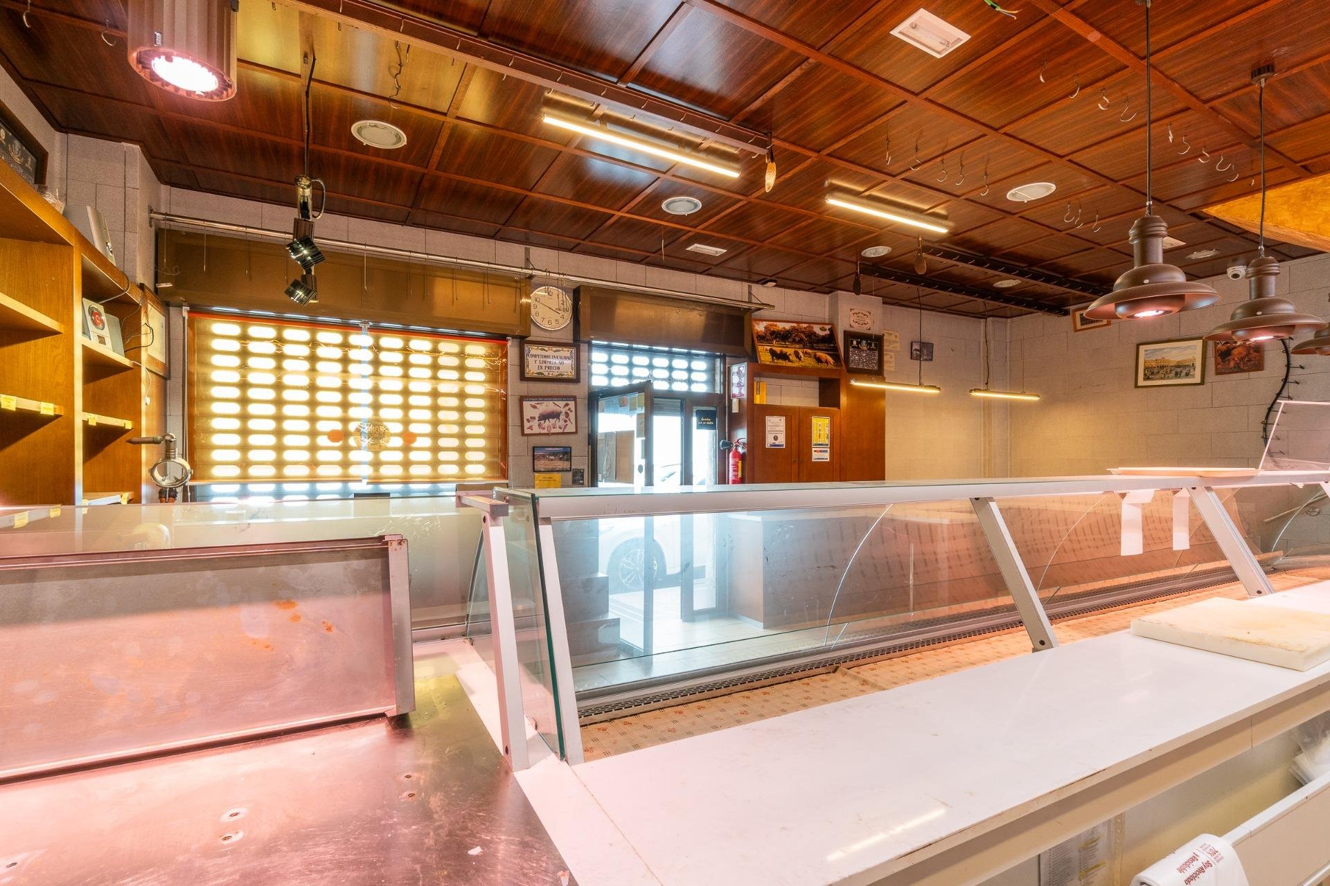 Reventa - Comercial -
Torrevieja - Paseo maritimo