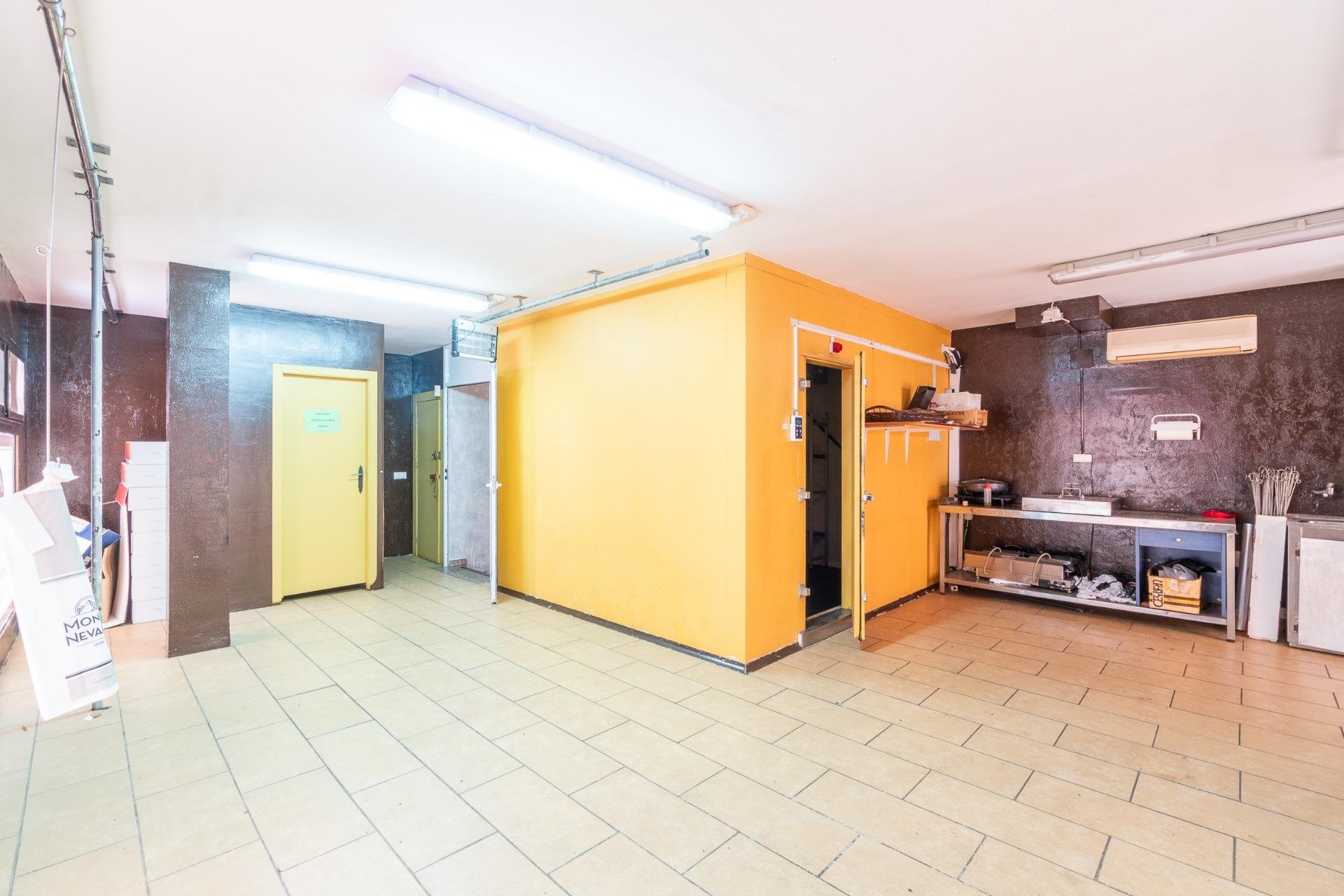 Reventa - Comercial -
Torrevieja - Paseo maritimo