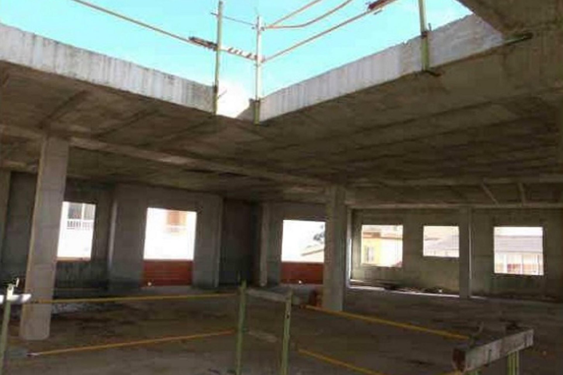 Reventa - Edificio -
Los Montesinos - Centro