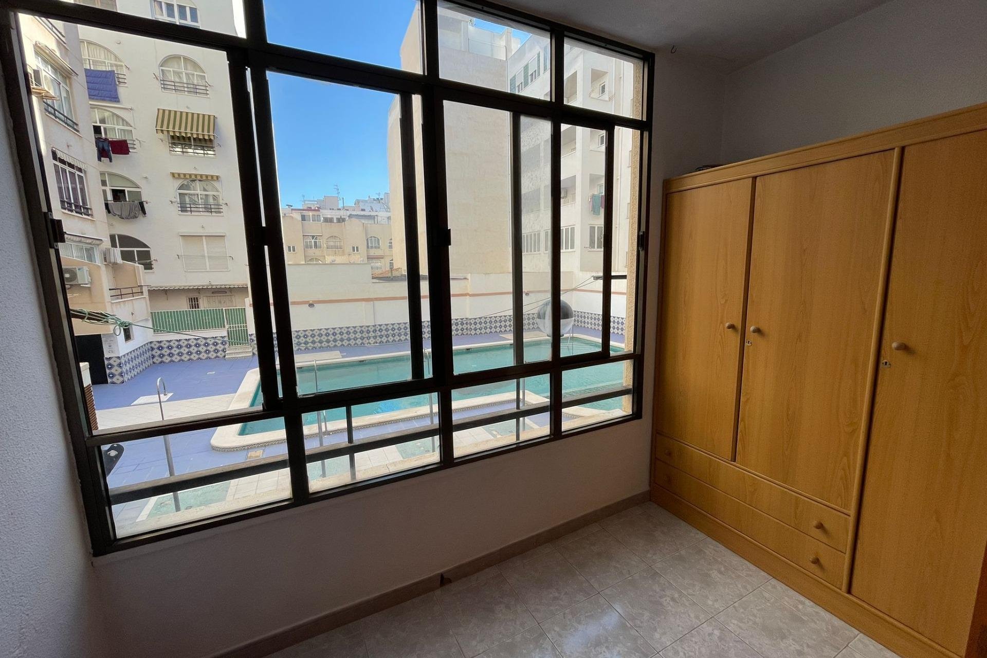 Reventa - Estudio -
Torrevieja - Estacion de autobuses