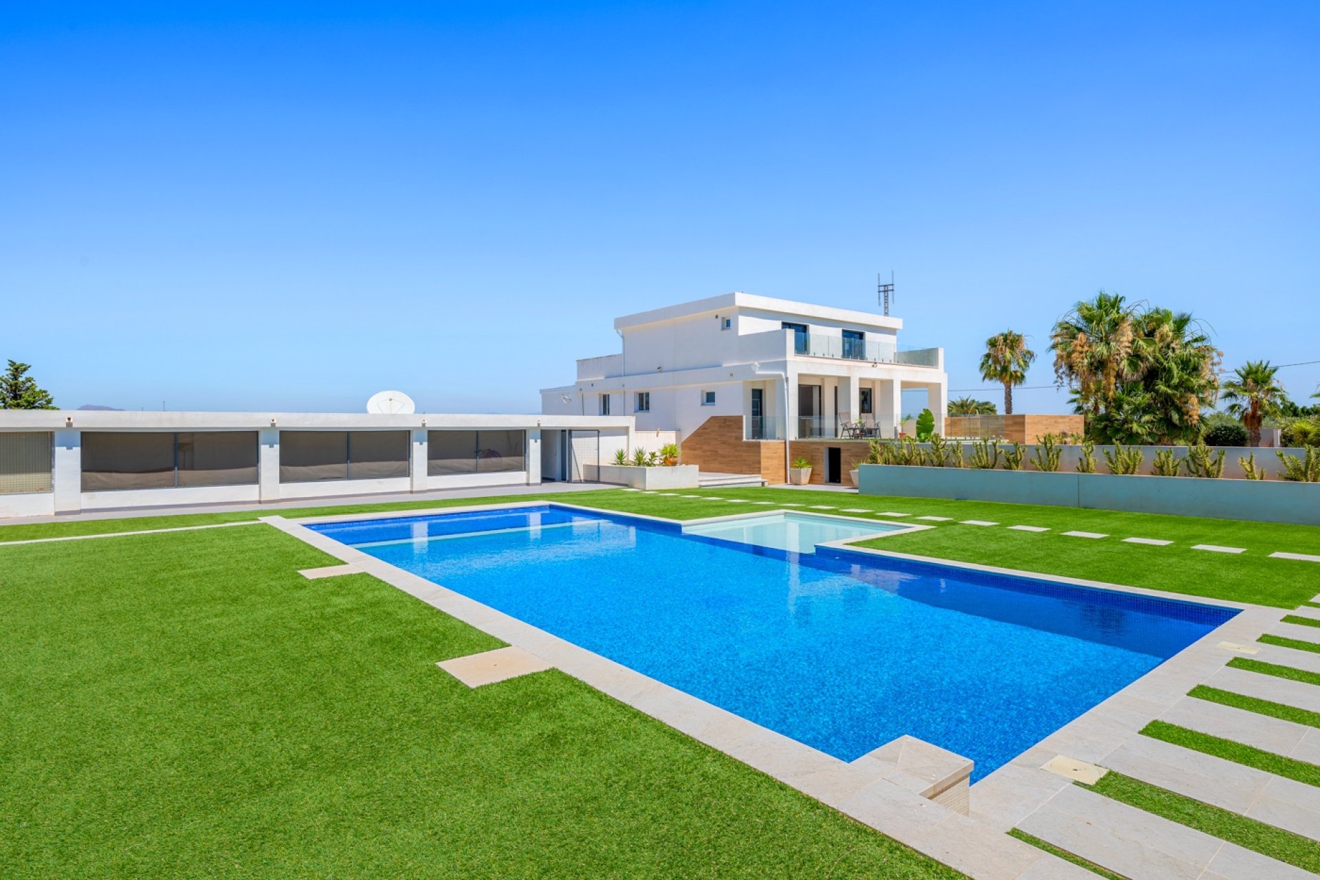 Reventa - Finca -
Los Montesinos - La Herrada