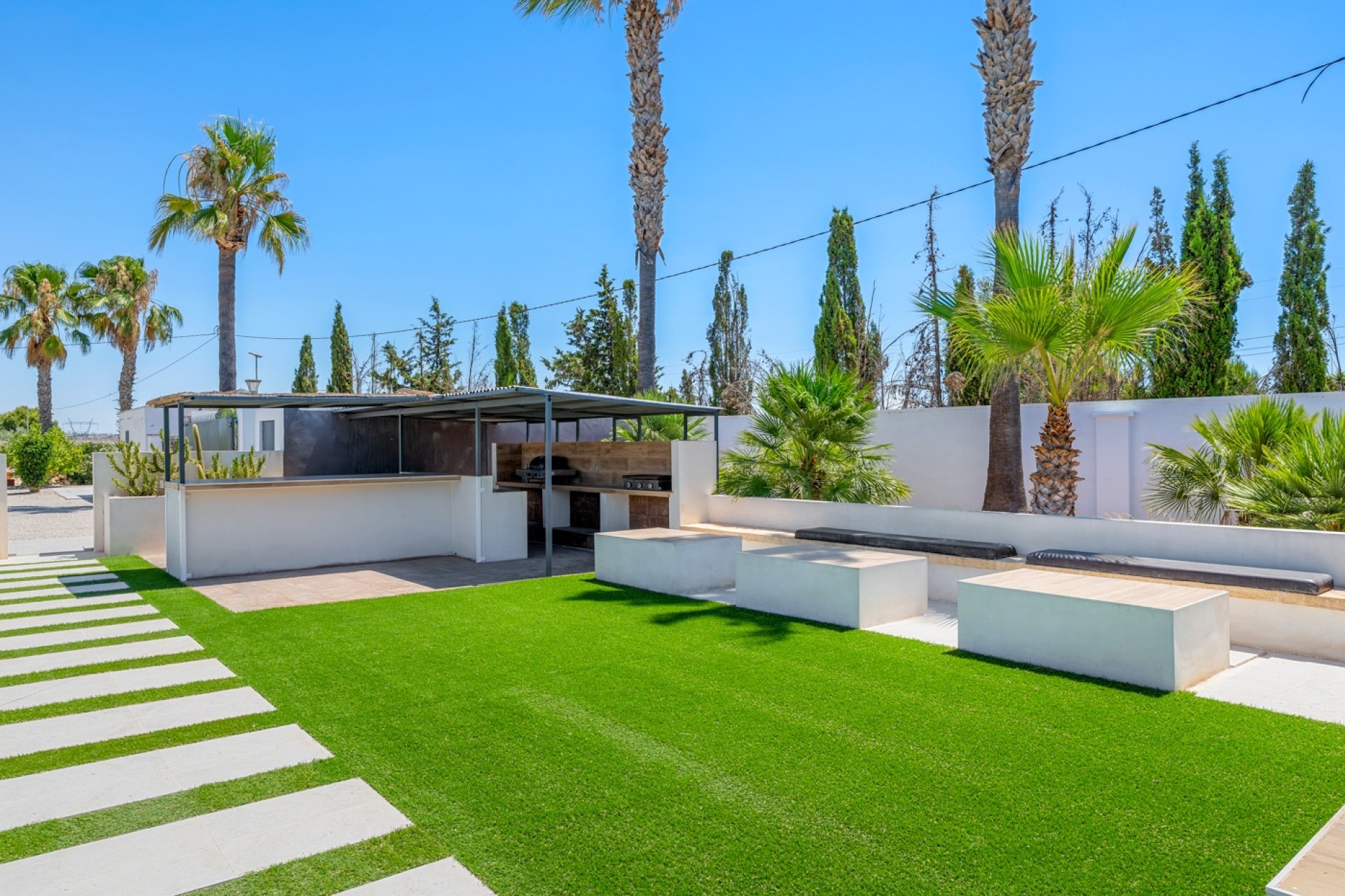 Reventa - Finca -
Los Montesinos - La Herrada