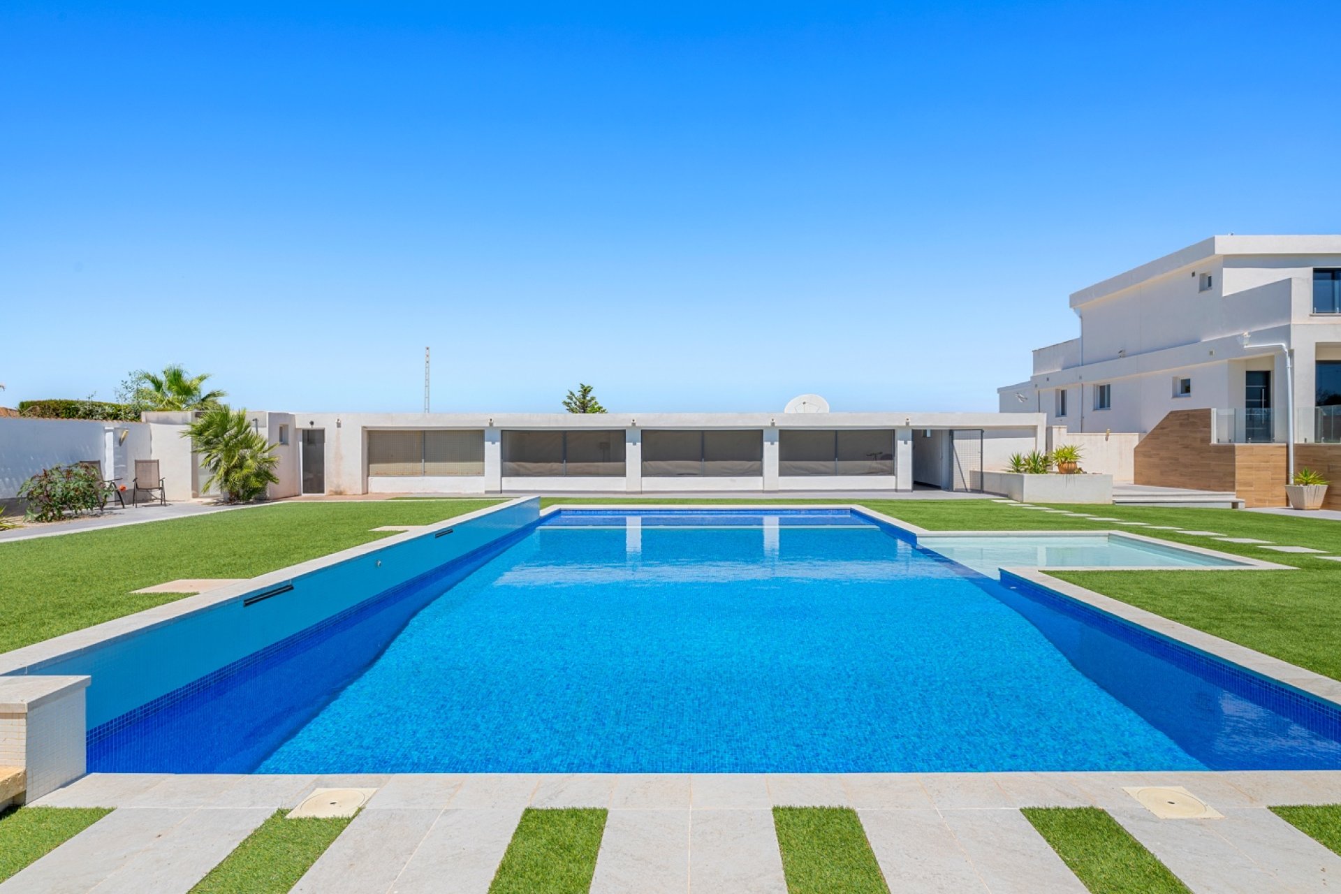 Reventa - Finca -
Los Montesinos - La Herrada