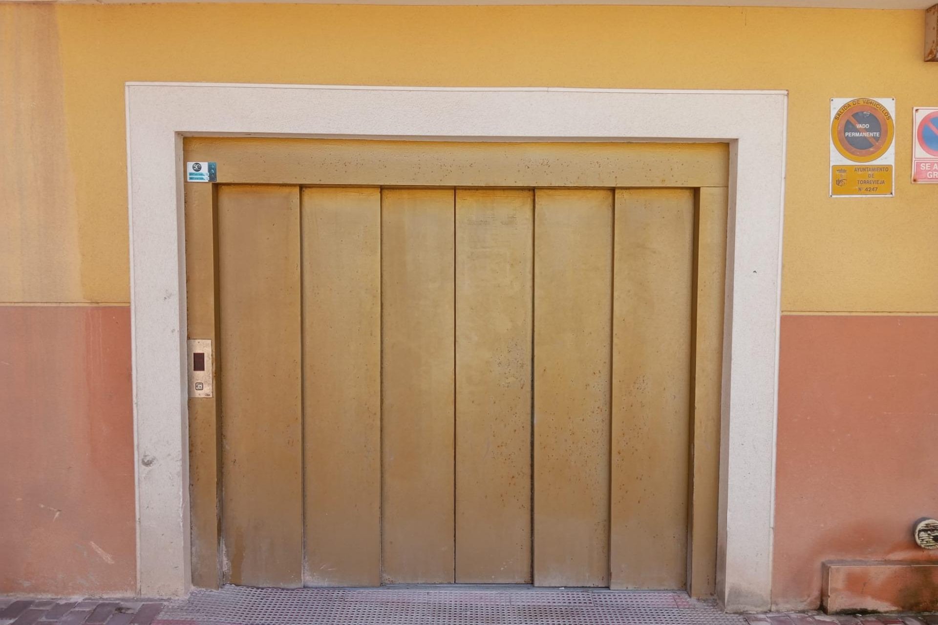 Reventa - Garaje -
Torrevieja - La Mata