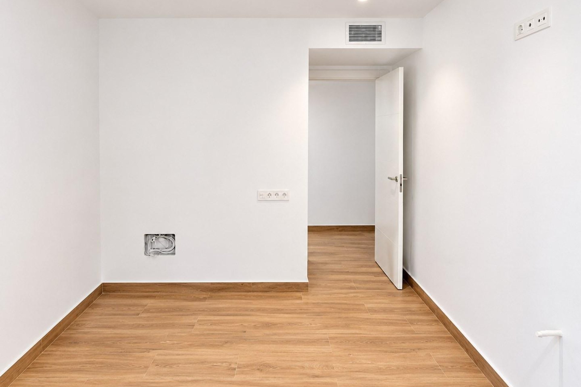 Reventa - Local -
Orihuela - LA MURADA