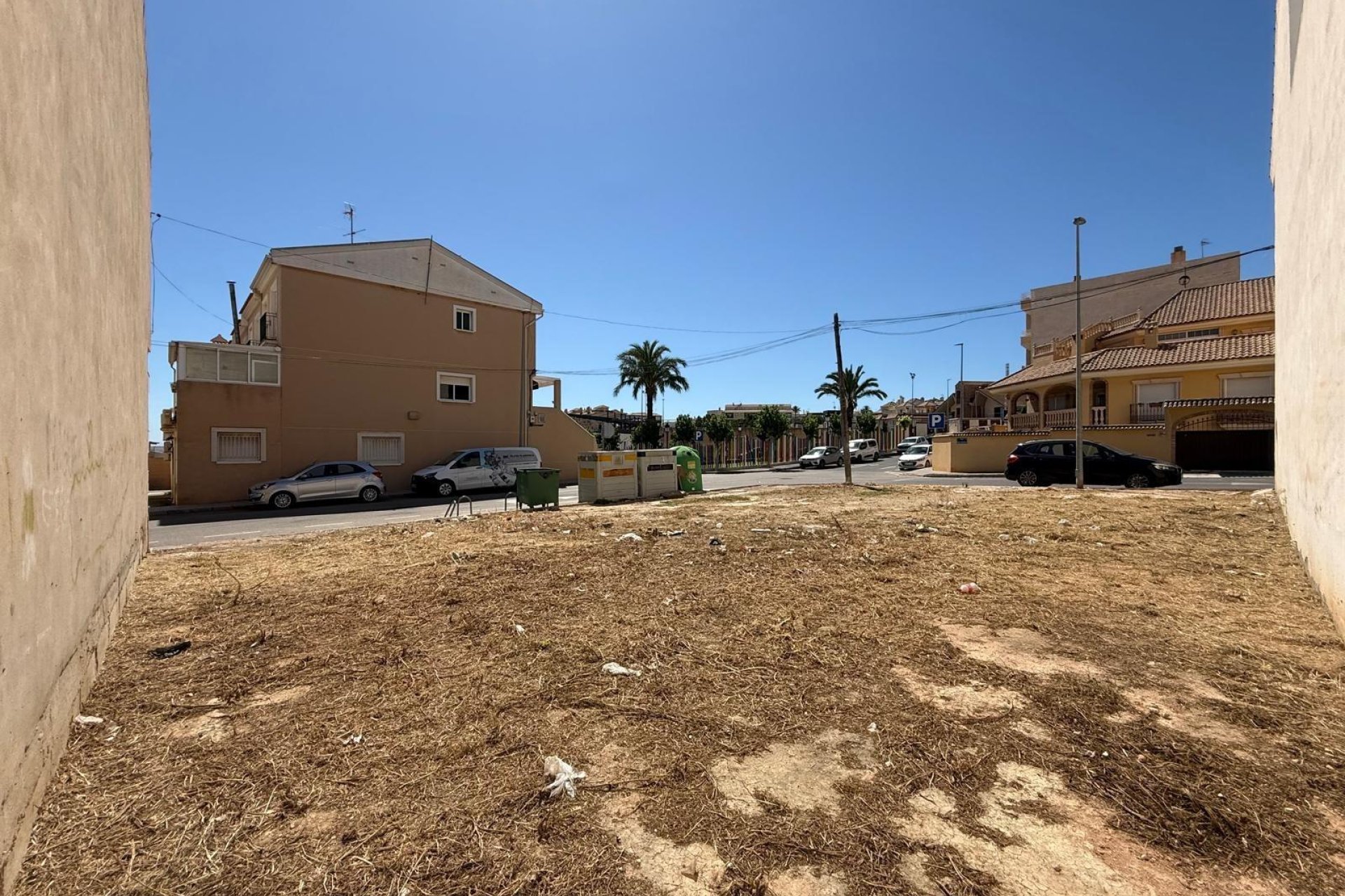 Reventa - Parcela / Terreno -
San Miguel de Salinas - CENTRO URBANO