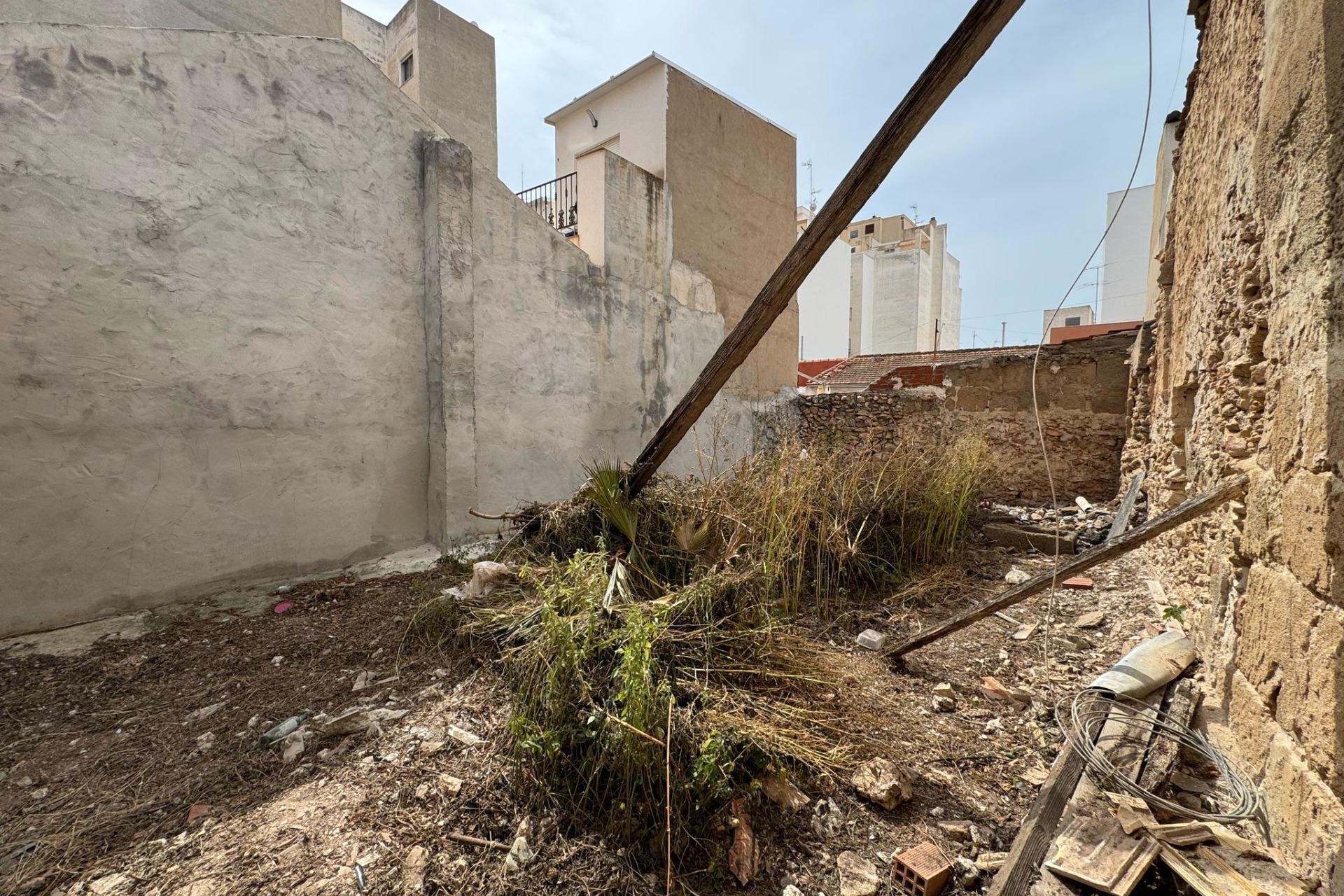 Reventa - Parcela / Terreno -
Torrevieja - Centro