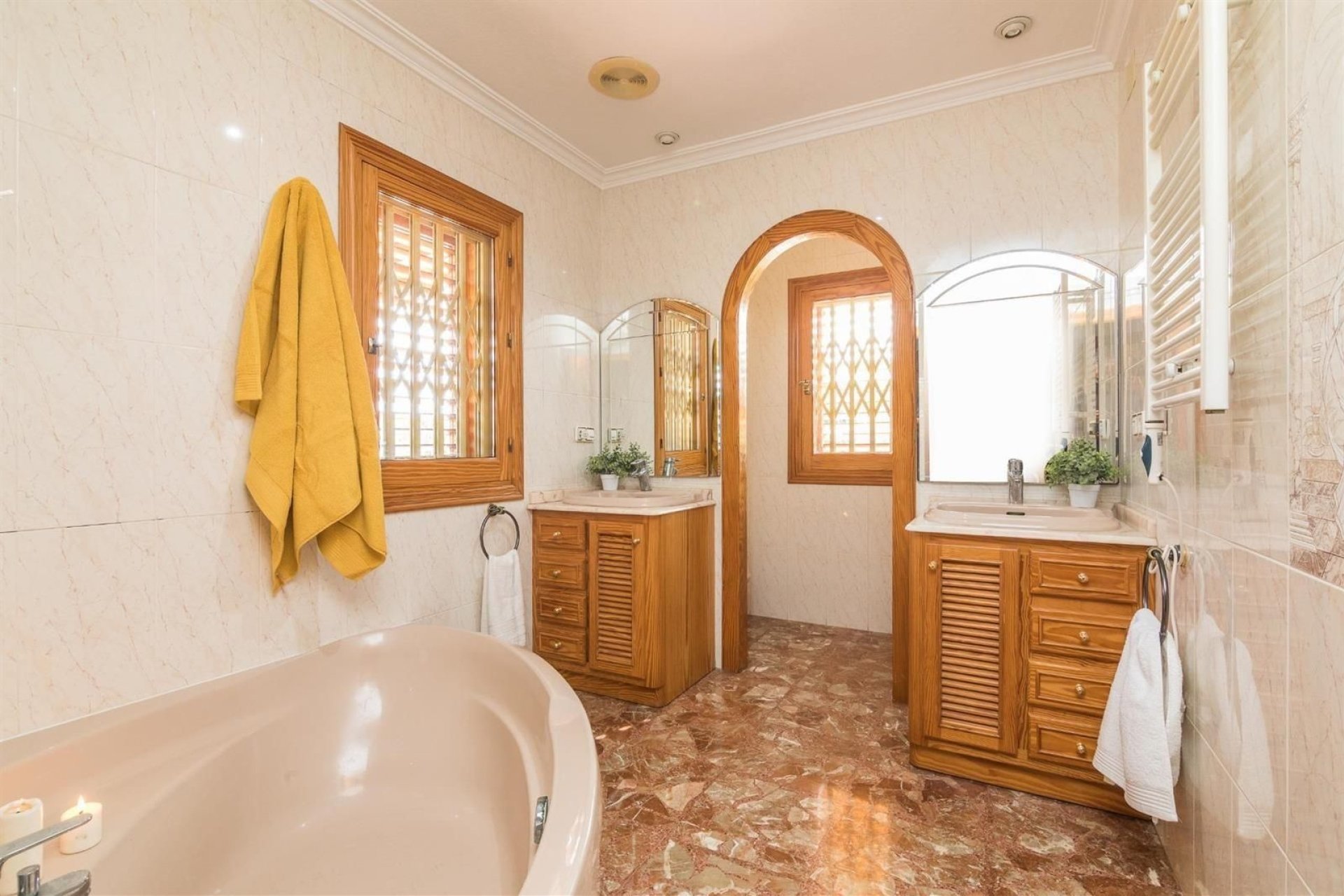 Reventa - Villa -
Alicante - Corte Ingles