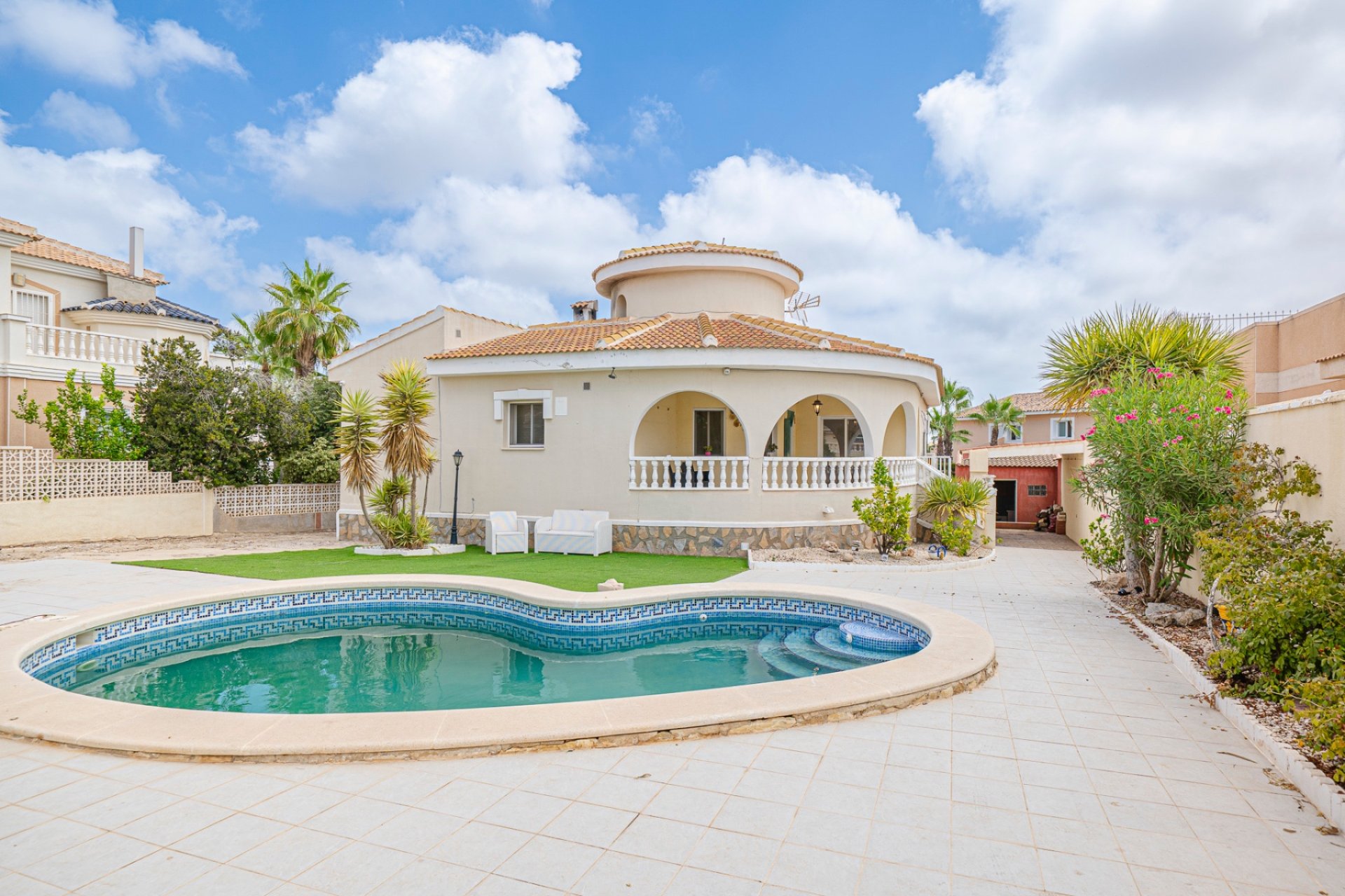 Reventa - Villa -
Ciudad Quesada - La Fiesta