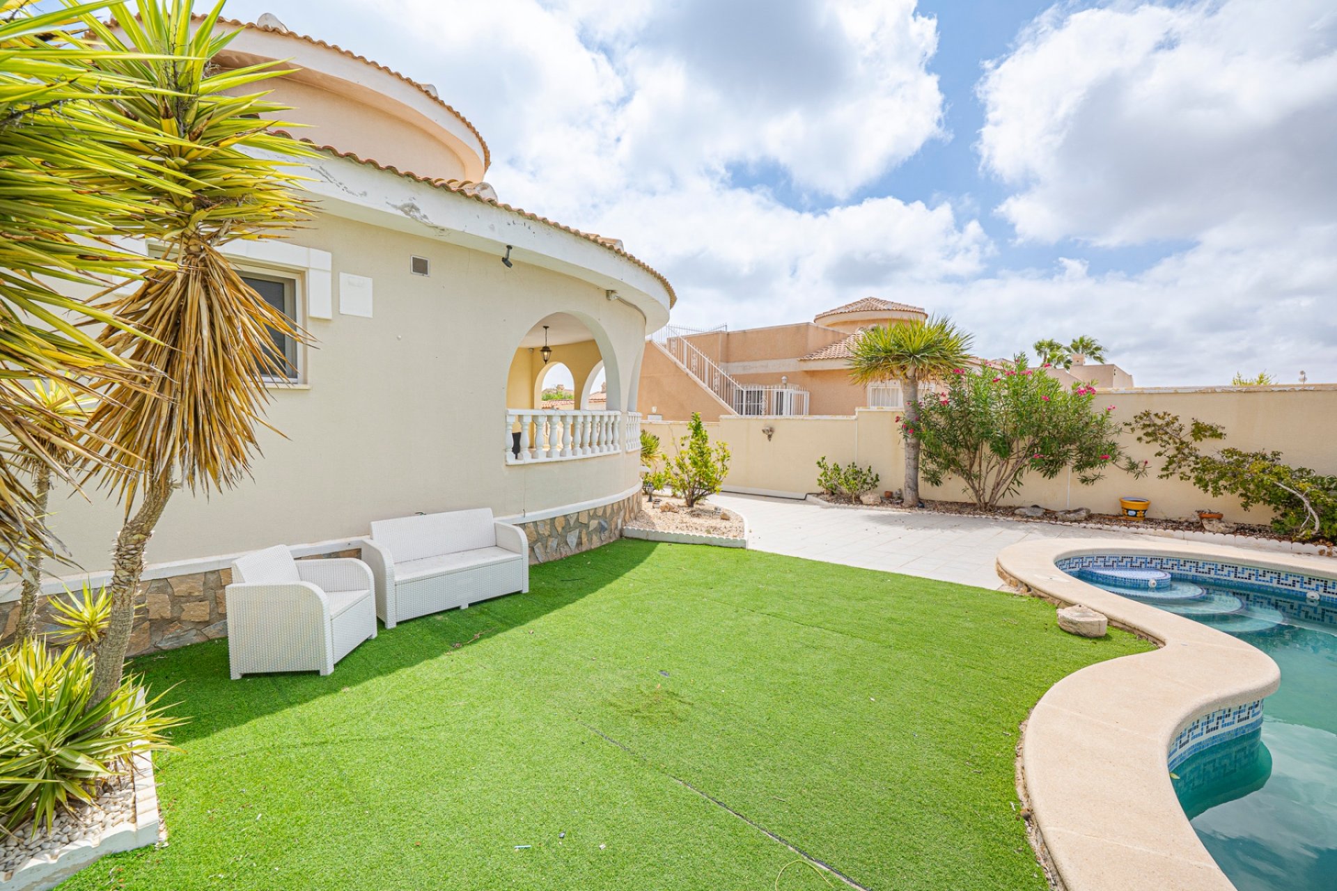 Reventa - Villa -
Ciudad Quesada - La Fiesta