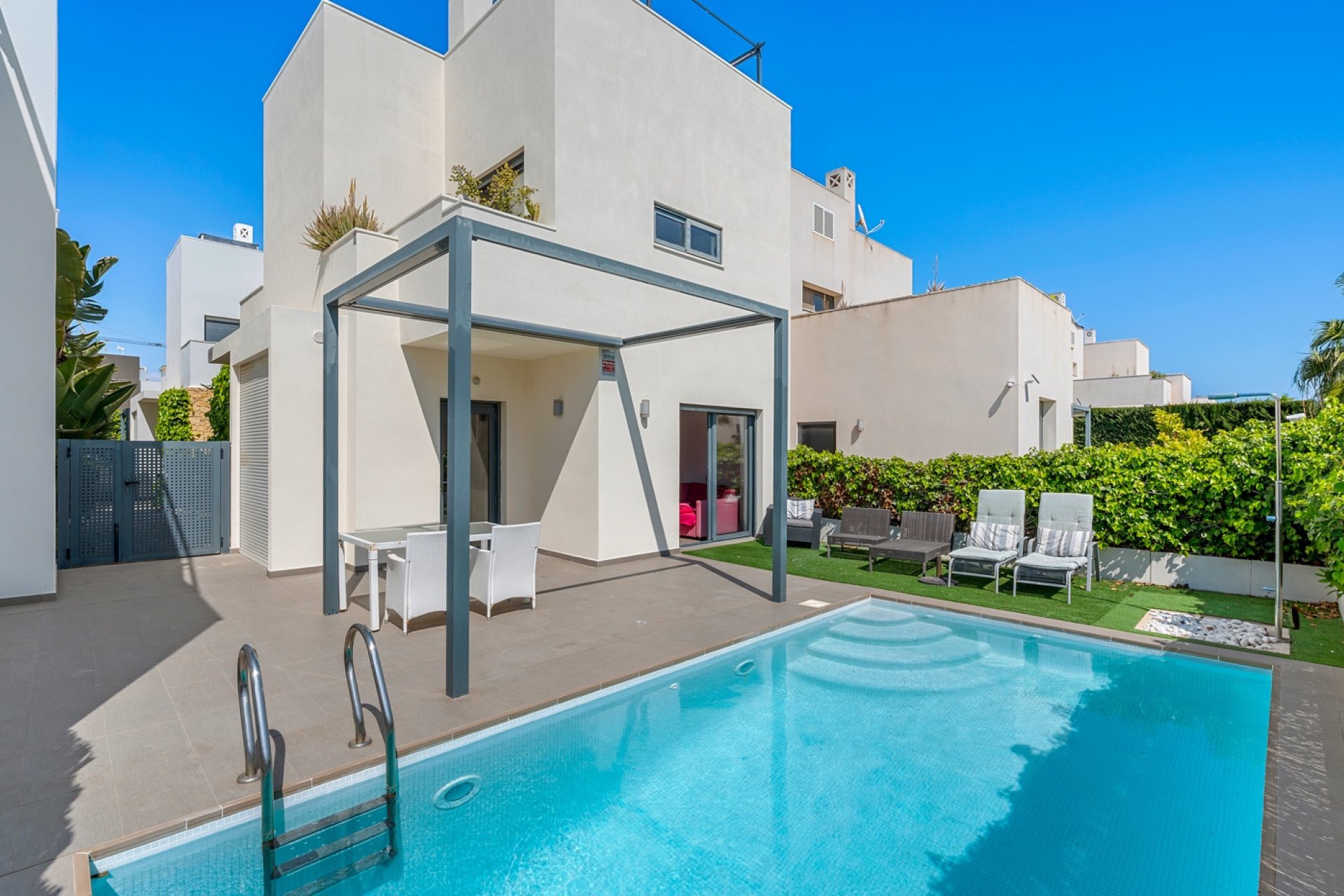 Reventa - Villa -
Ciudad Quesada - La Laguna