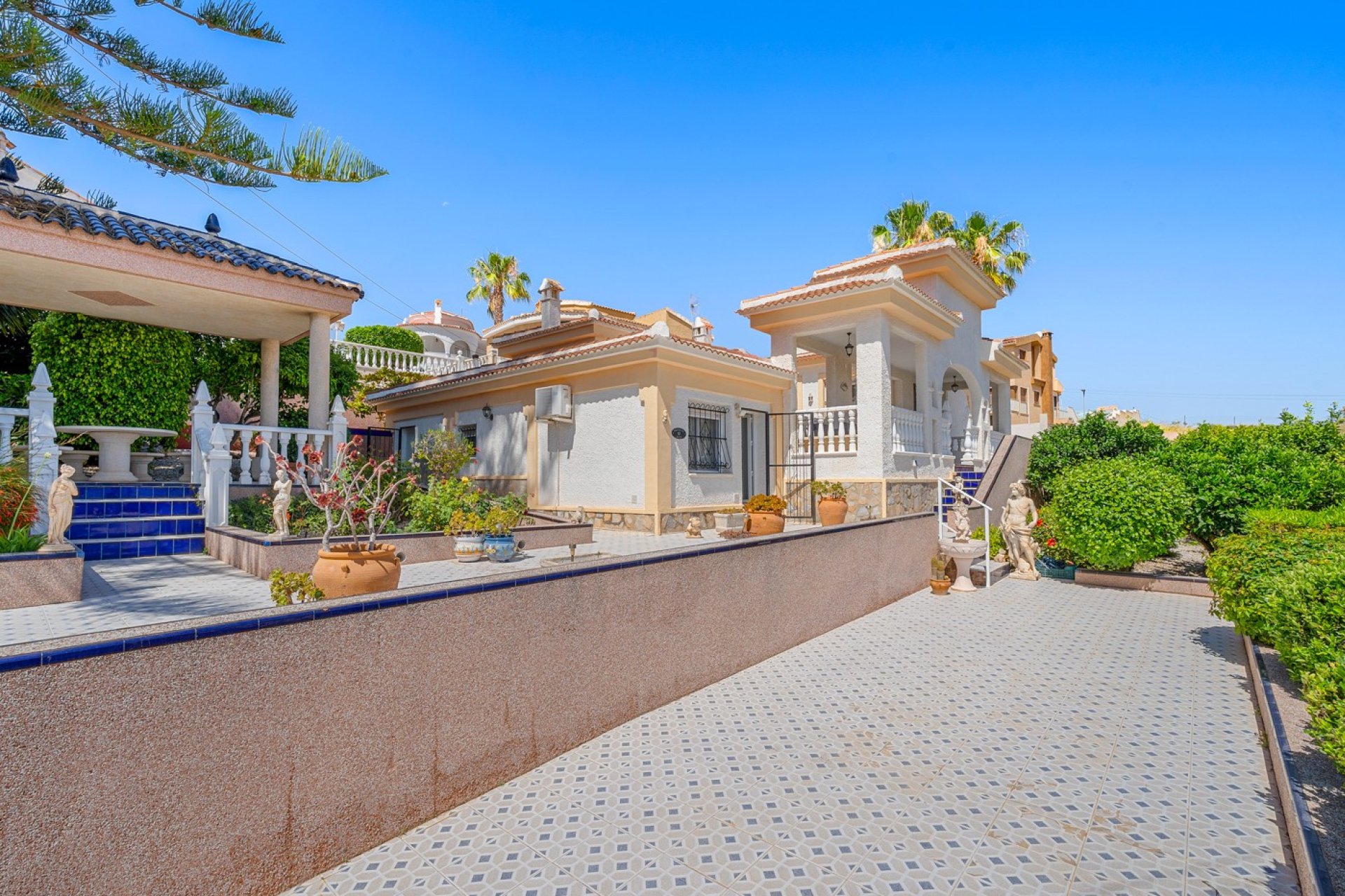 Reventa - Villa -
Ciudad Quesada - La Marquesa