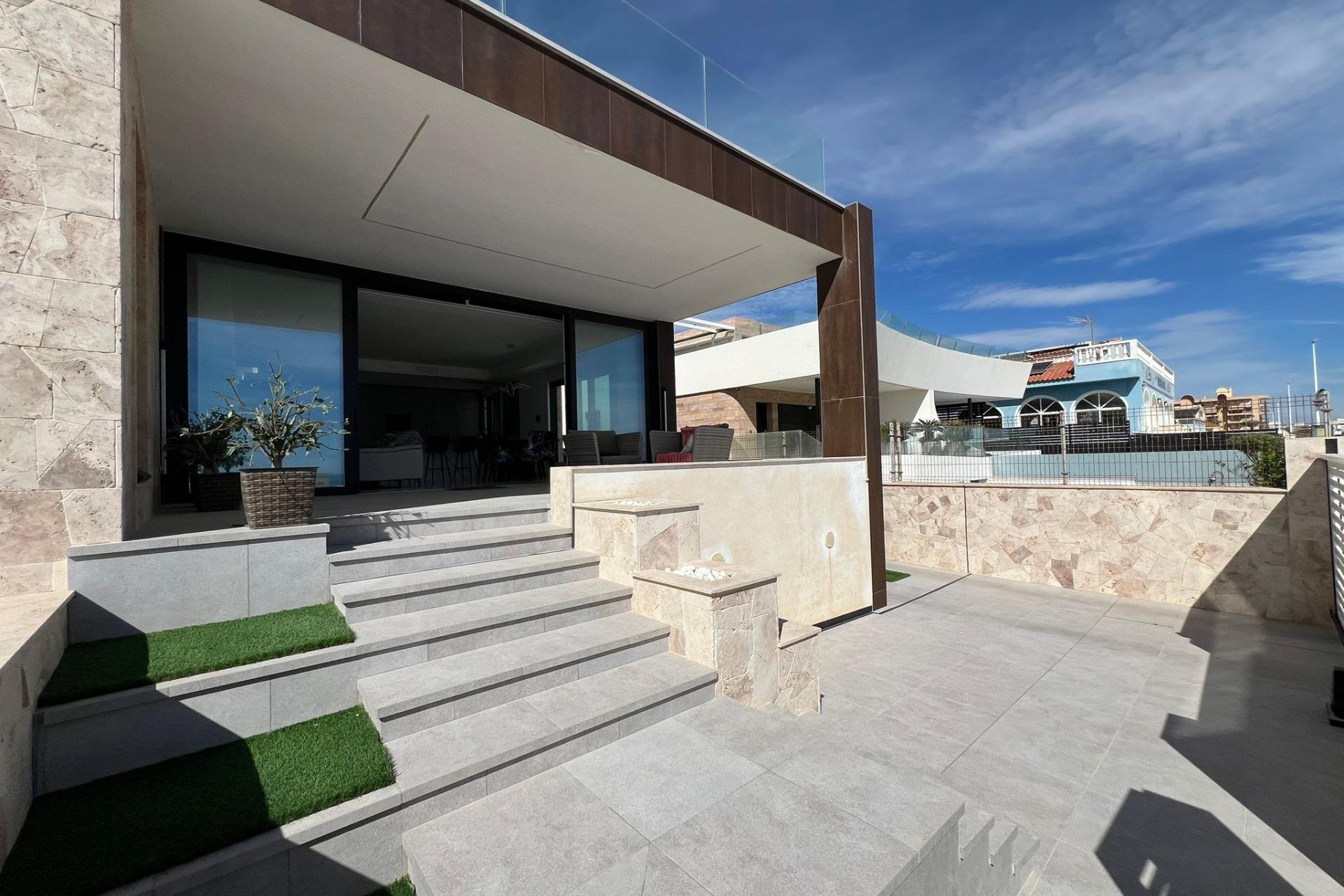 Reventa - Villa de Lujo -
Torrevieja - La Mata