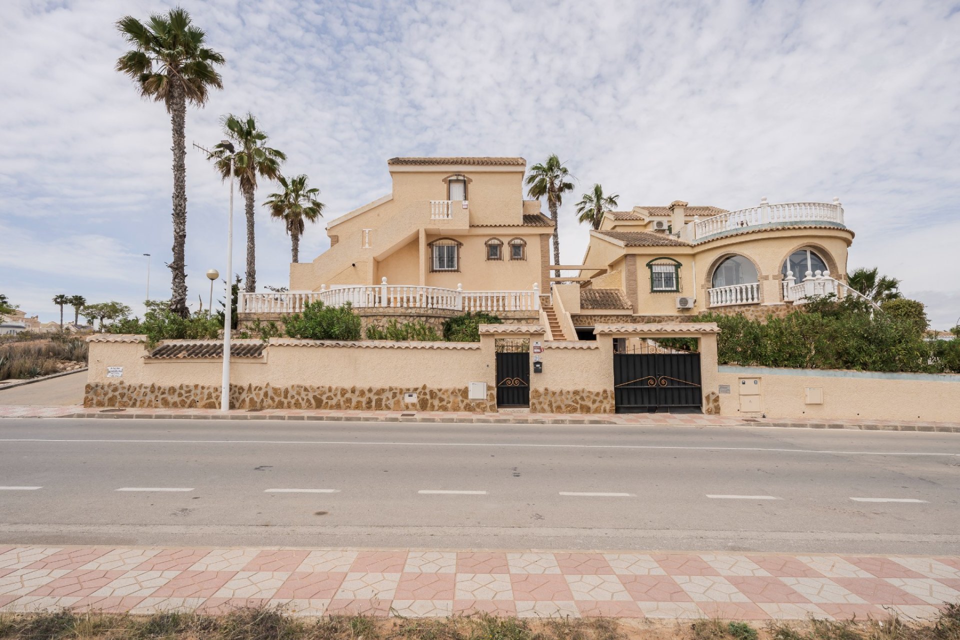 Reventa - Villa -
Gran Alacant - Monte y Mar