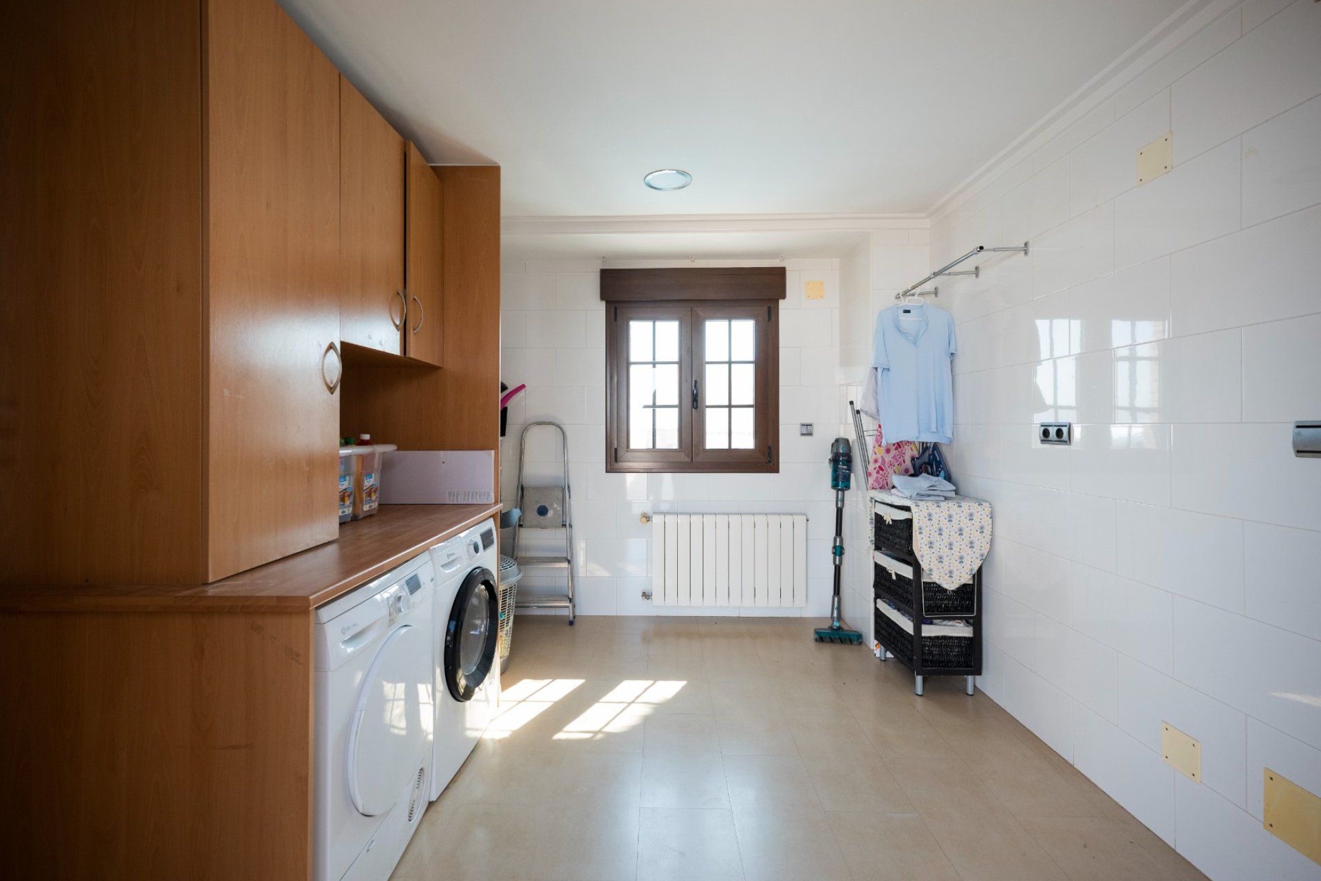 Reventa - Villa -
Jerónimo y Avileses - Jerónimo y Avileses - Town