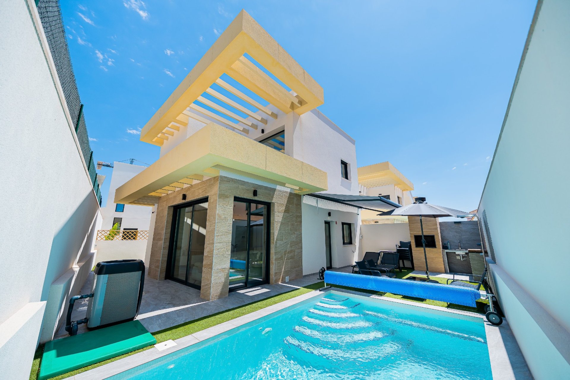 Reventa - Villa -
Los Montesinos - La Herrada