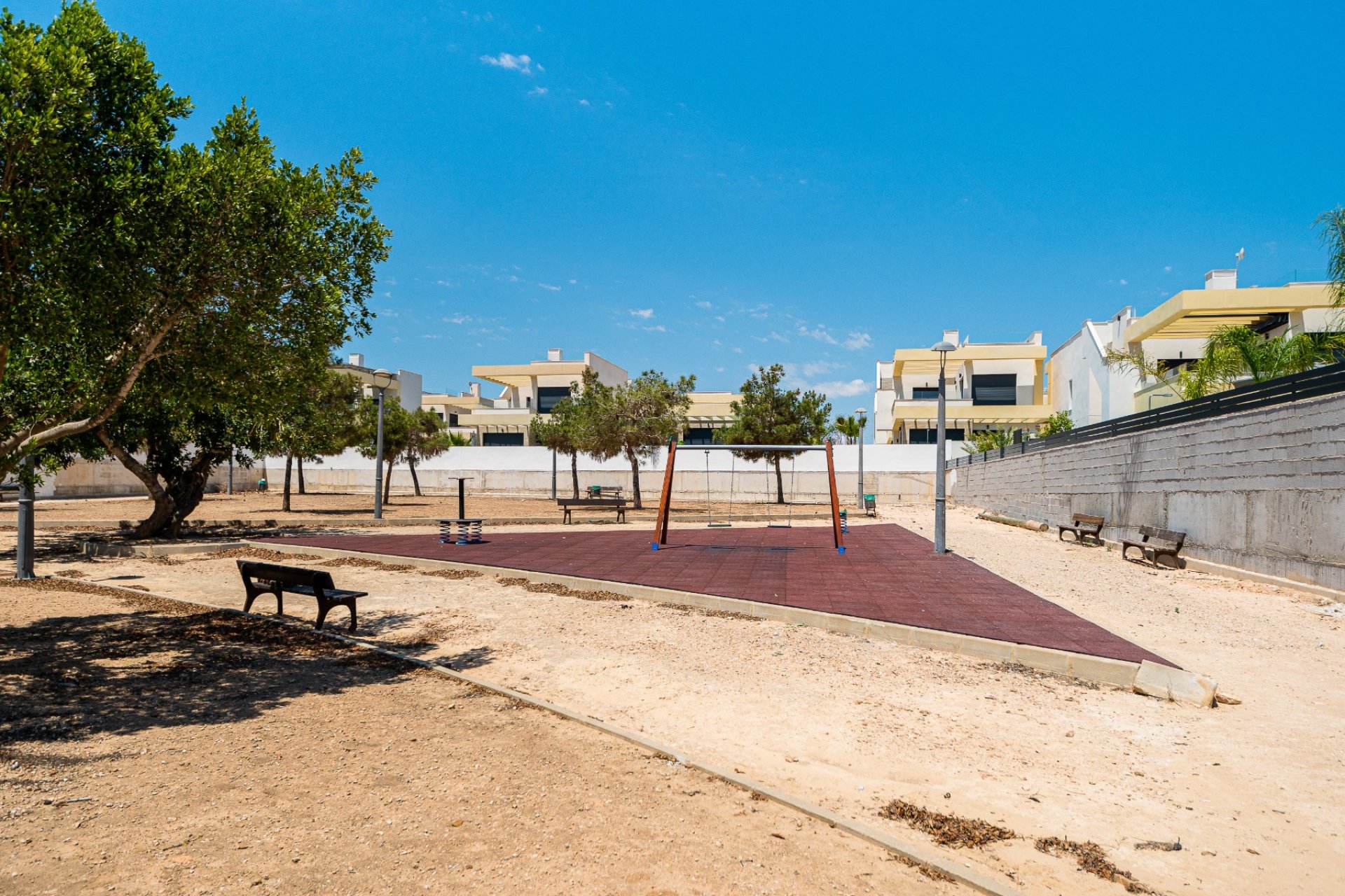 Reventa - Villa -
Los Montesinos - La Herrada