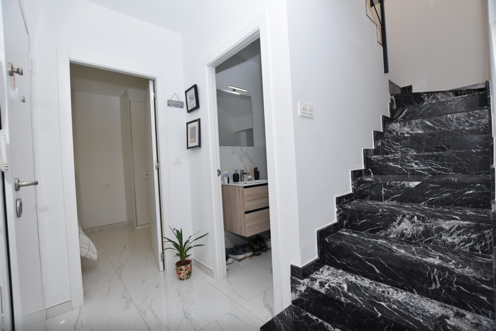 Reventa - Villa -
Los Montesinos - La Herrada