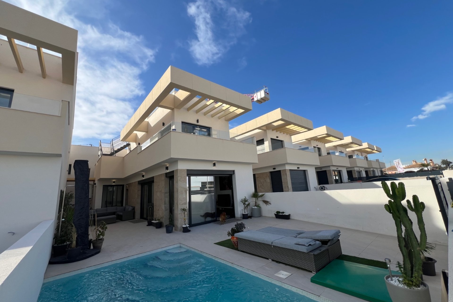 Reventa - Villa -
Los Montesinos - La Herrada