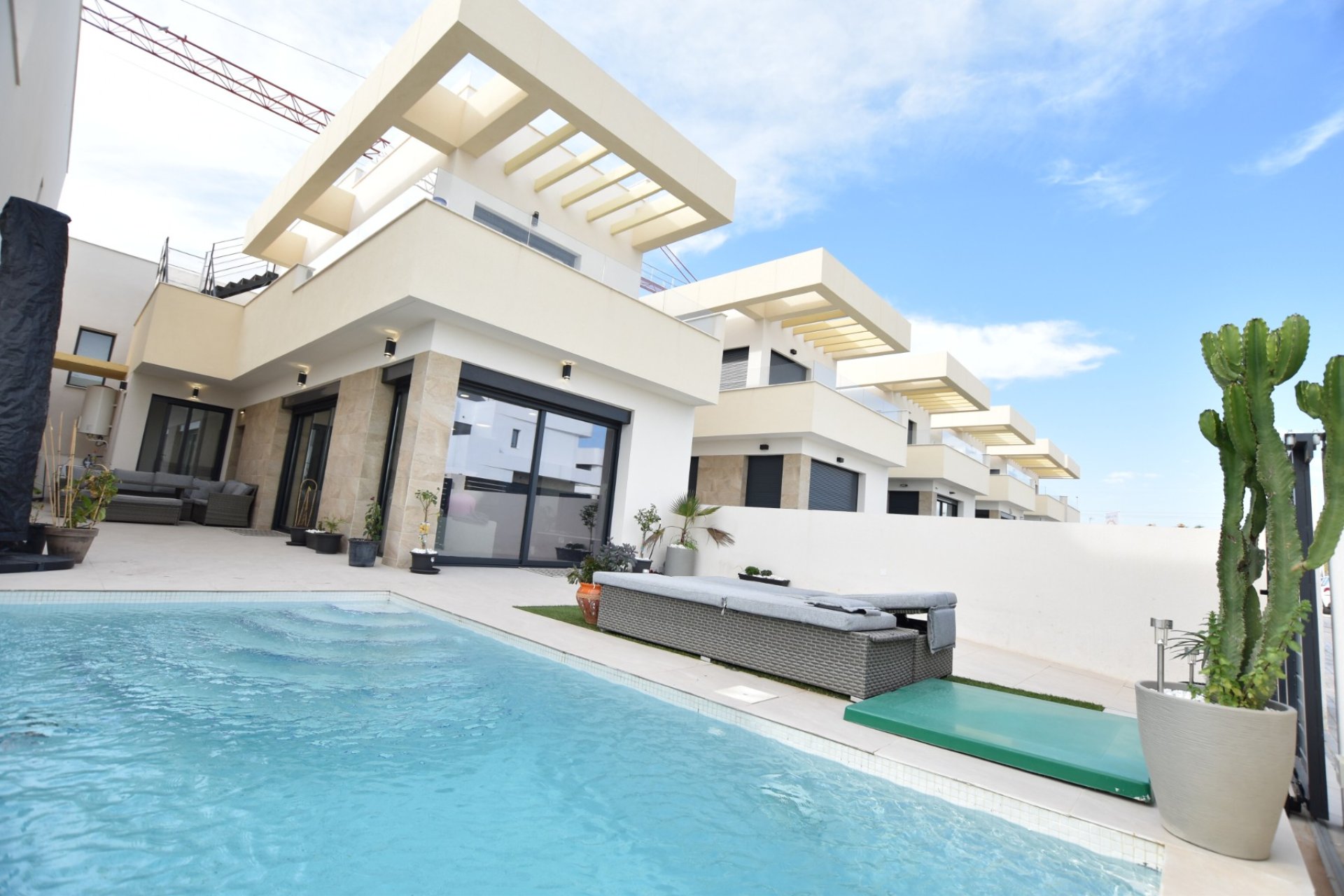 Reventa - Villa -
Los Montesinos - La Herrada