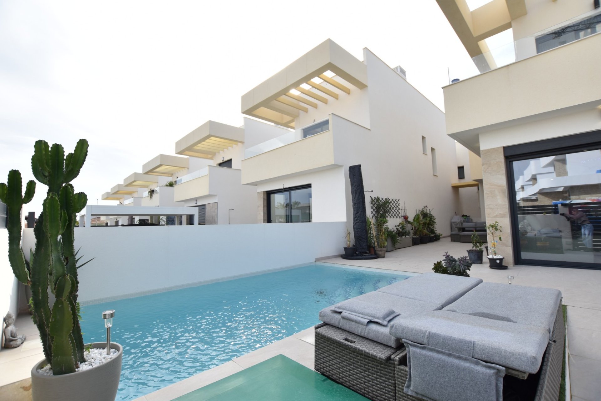 Reventa - Villa -
Los Montesinos - La Herrada