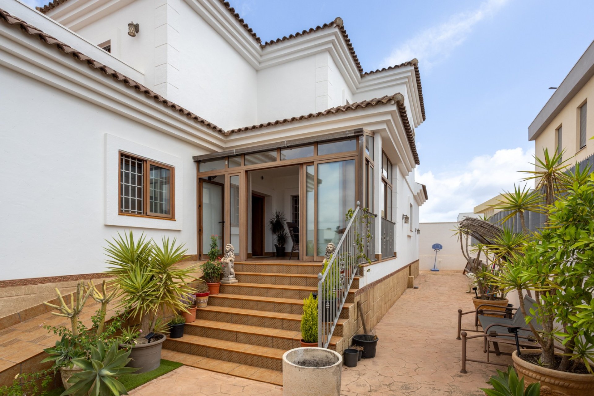 Reventa - Villa -
Los Montesinos - La Herrada