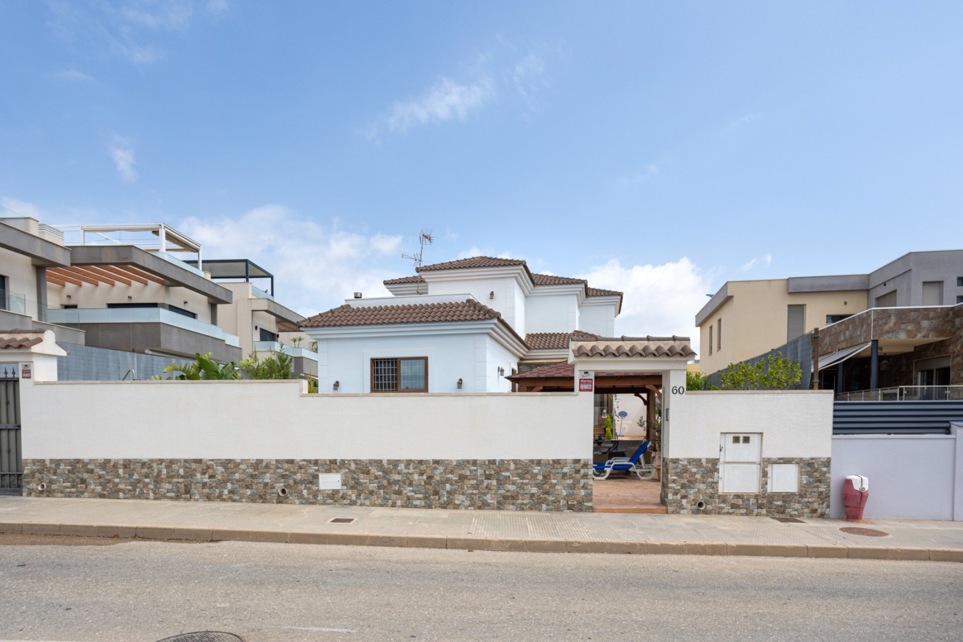 Reventa - Villa -
Los Montesinos - La Herrada