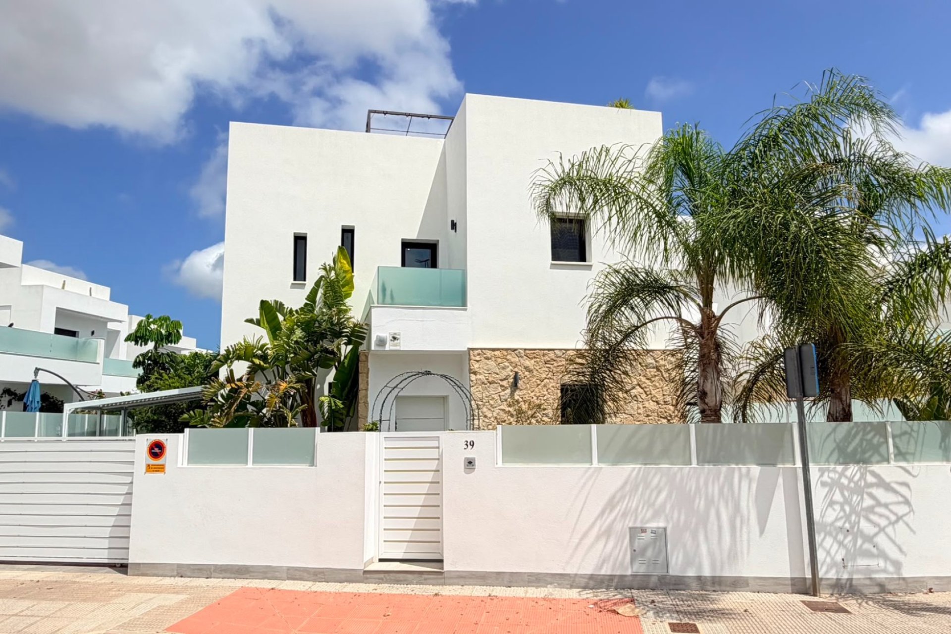 Reventa - Villa -
Los Montesinos - La Herrada