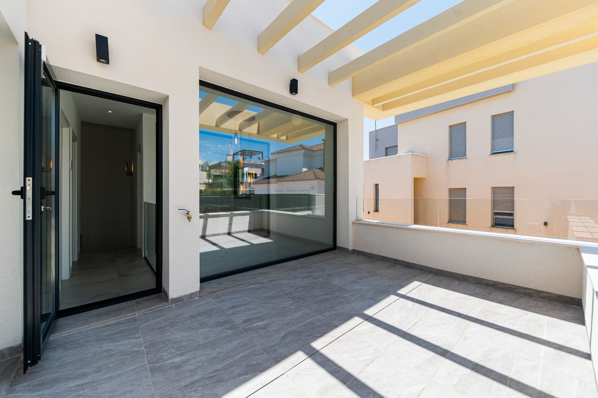 Reventa - Villa -
Los Montesinos - La Herrada