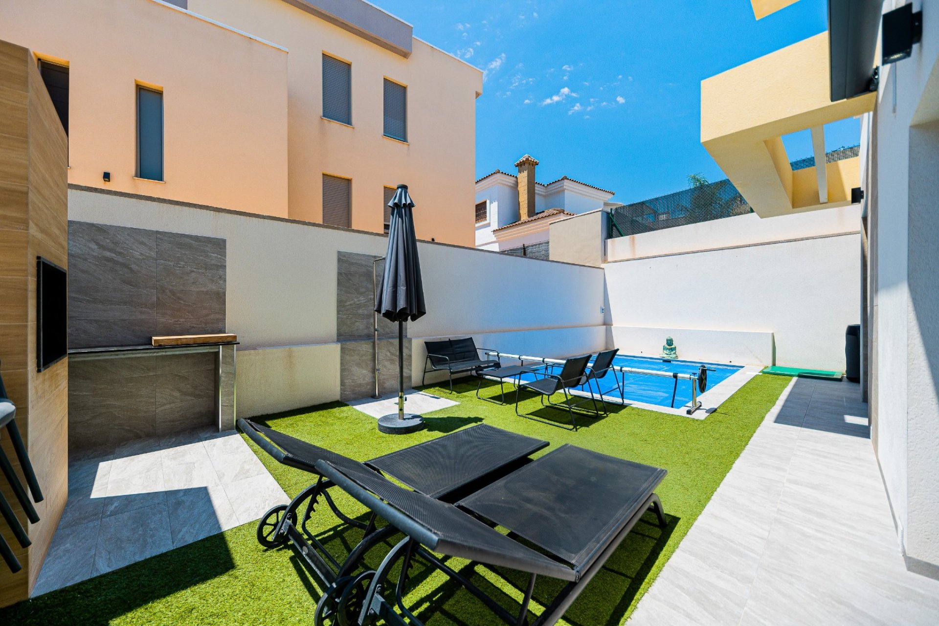 Reventa - Villa -
Los Montesinos - La Herrada